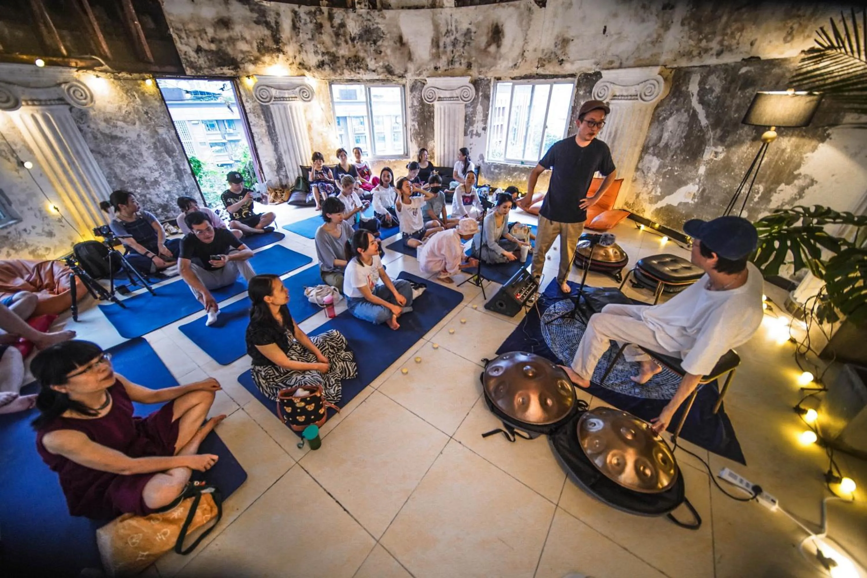 Evening entertainment in Chengdu Local Tea Hostel - Short Walk To Taikooli - Chill & Social Coffee Lounge - Metro downstairs - Free Activities - Friendly English Speaking Staff - Tibet, Panda, Buddha & Snow Mountain Tours