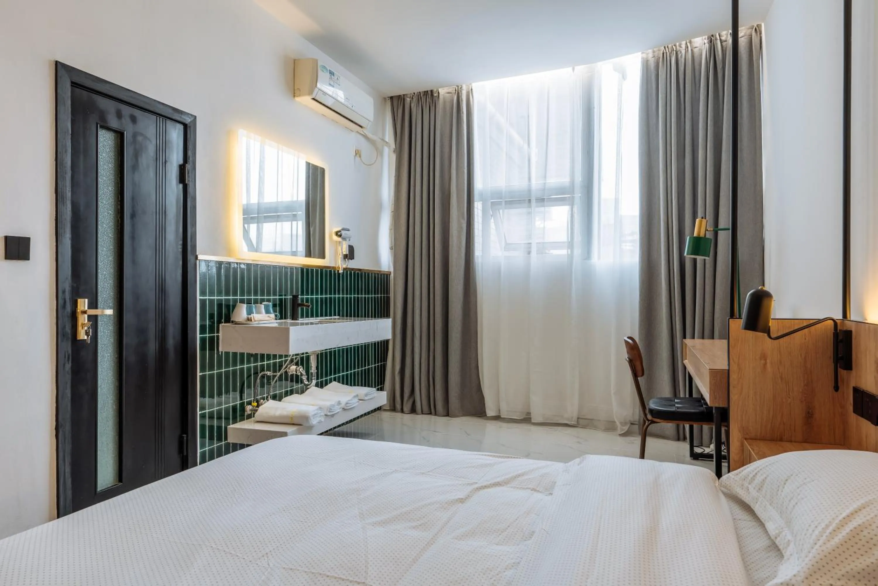 Photo of the whole room, Bed in Chengdu Local Tea Hostel - Short Walk To Taikooli - Chill & Social Coffee Lounge - Metro downstairs - Free Activities - Friendly English Speaking Staff - Tibet, Panda, Buddha & Snow Mountain Tours