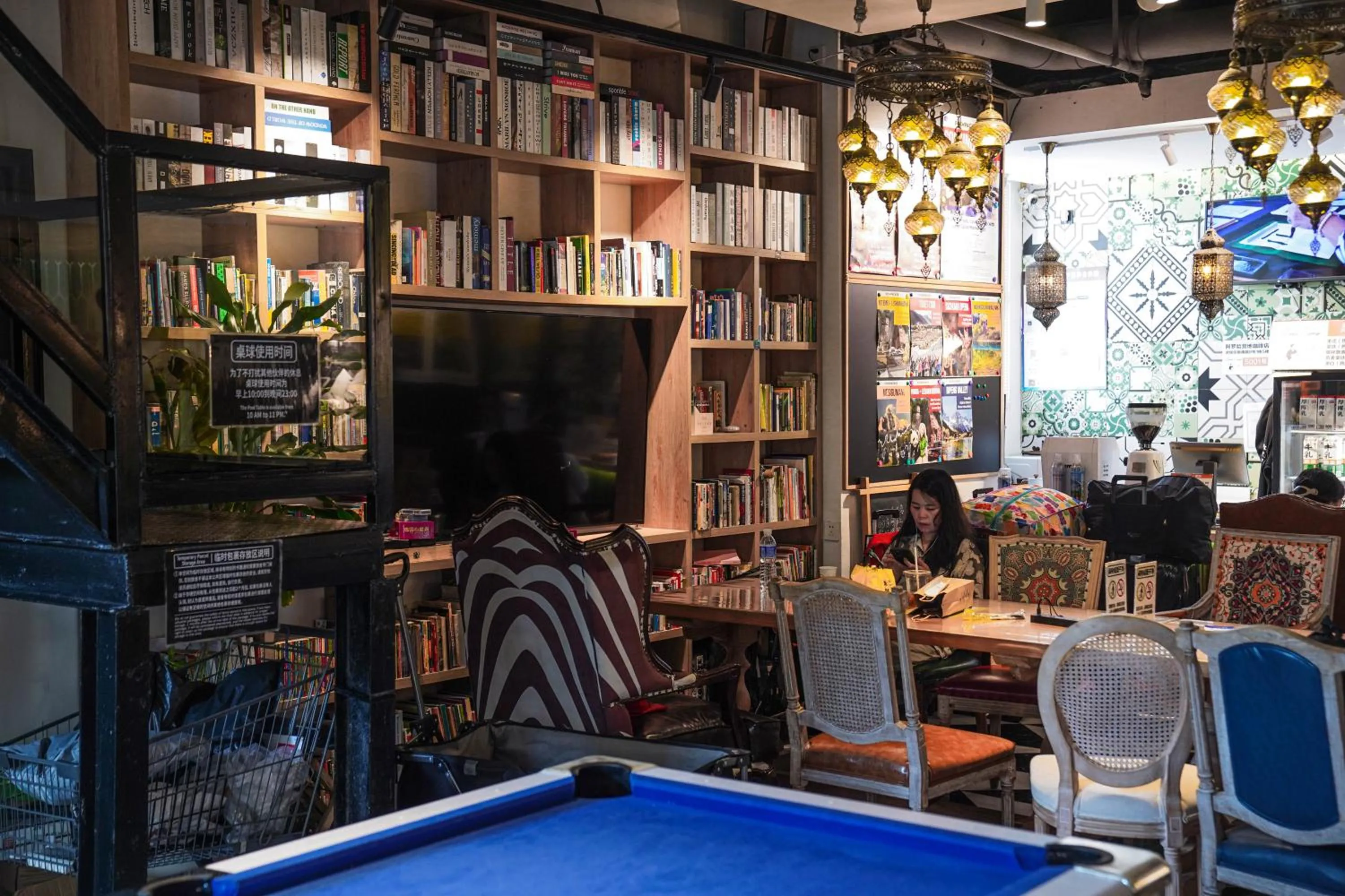 Coffee/tea facilities in Chengdu Local Tea Hostel - Short Walk To Taikooli - Chill & Social Coffee Lounge - Metro downstairs - Free Activities - Friendly English Speaking Staff - Tibet, Panda, Buddha & Snow Mountain Tours