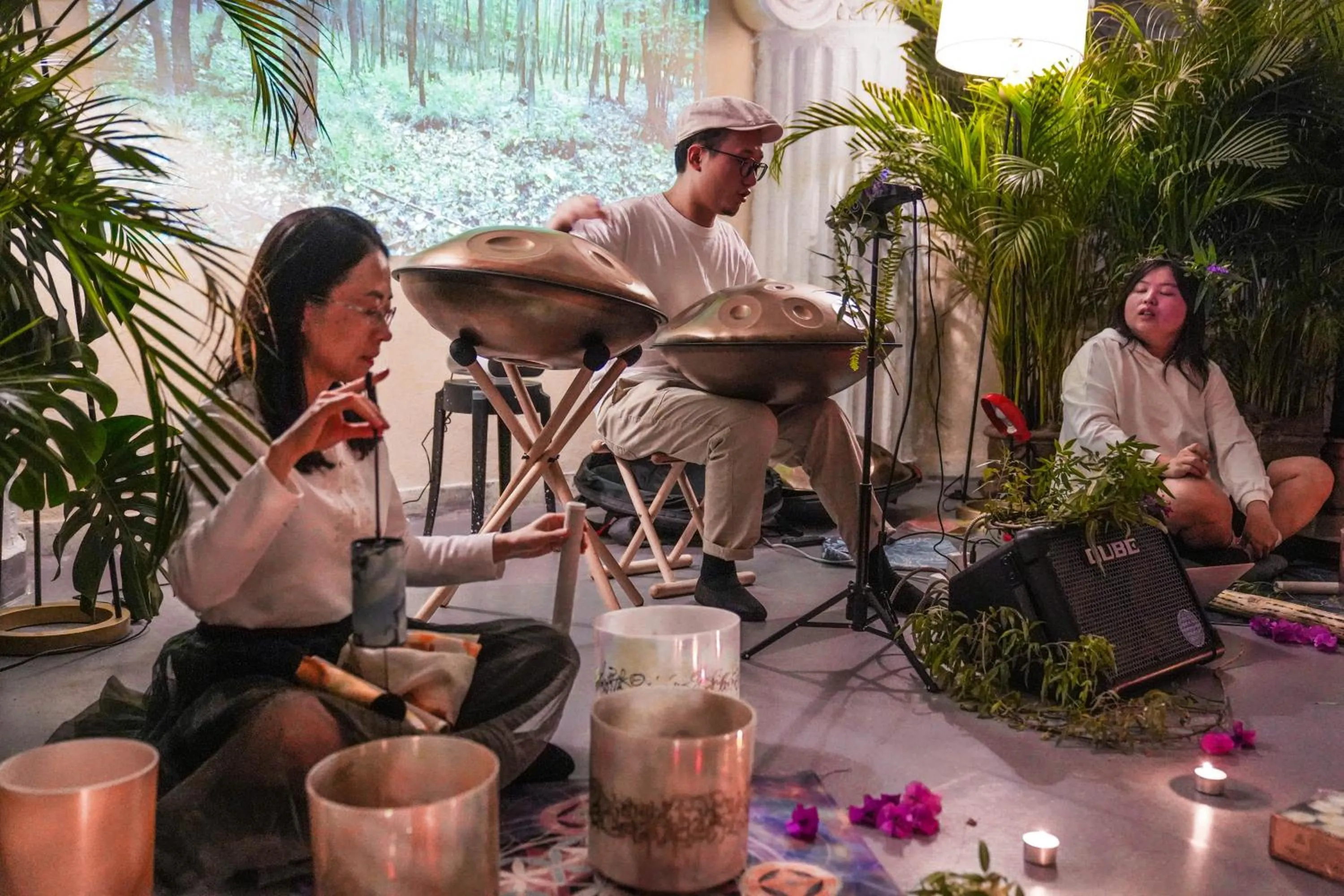 Evening entertainment in Chengdu Local Tea Hostel - Short Walk To Taikooli - Chill & Social Coffee Lounge - Metro downstairs - Free Activities - Friendly English Speaking Staff - Tibet, Panda, Buddha & Snow Mountain Tours