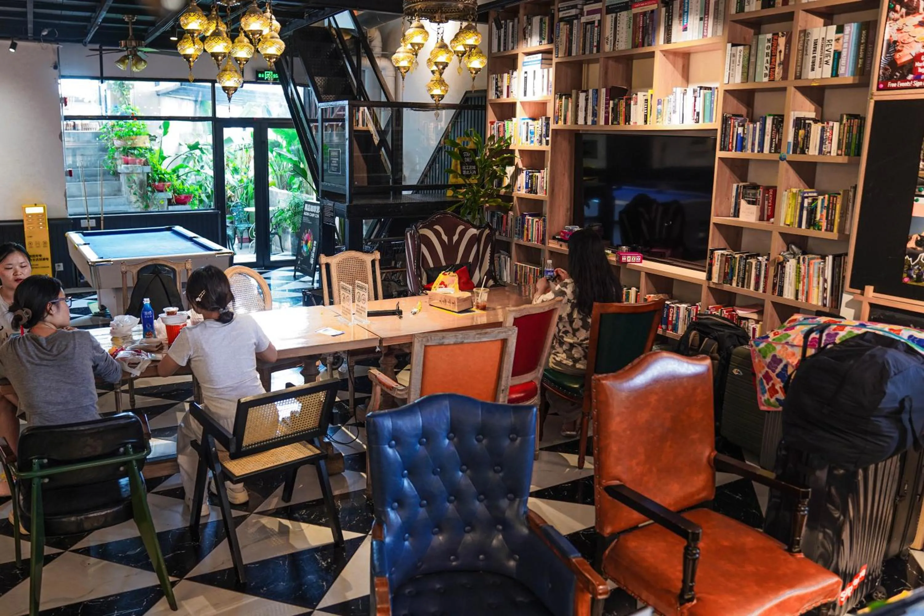 Lounge or bar in Chengdu Local Tea Hostel - Short Walk To Taikooli - Chill & Social Coffee Lounge - Metro downstairs - Free Activities - Friendly English Speaking Staff - Tibet, Panda, Buddha & Snow Mountain Tours