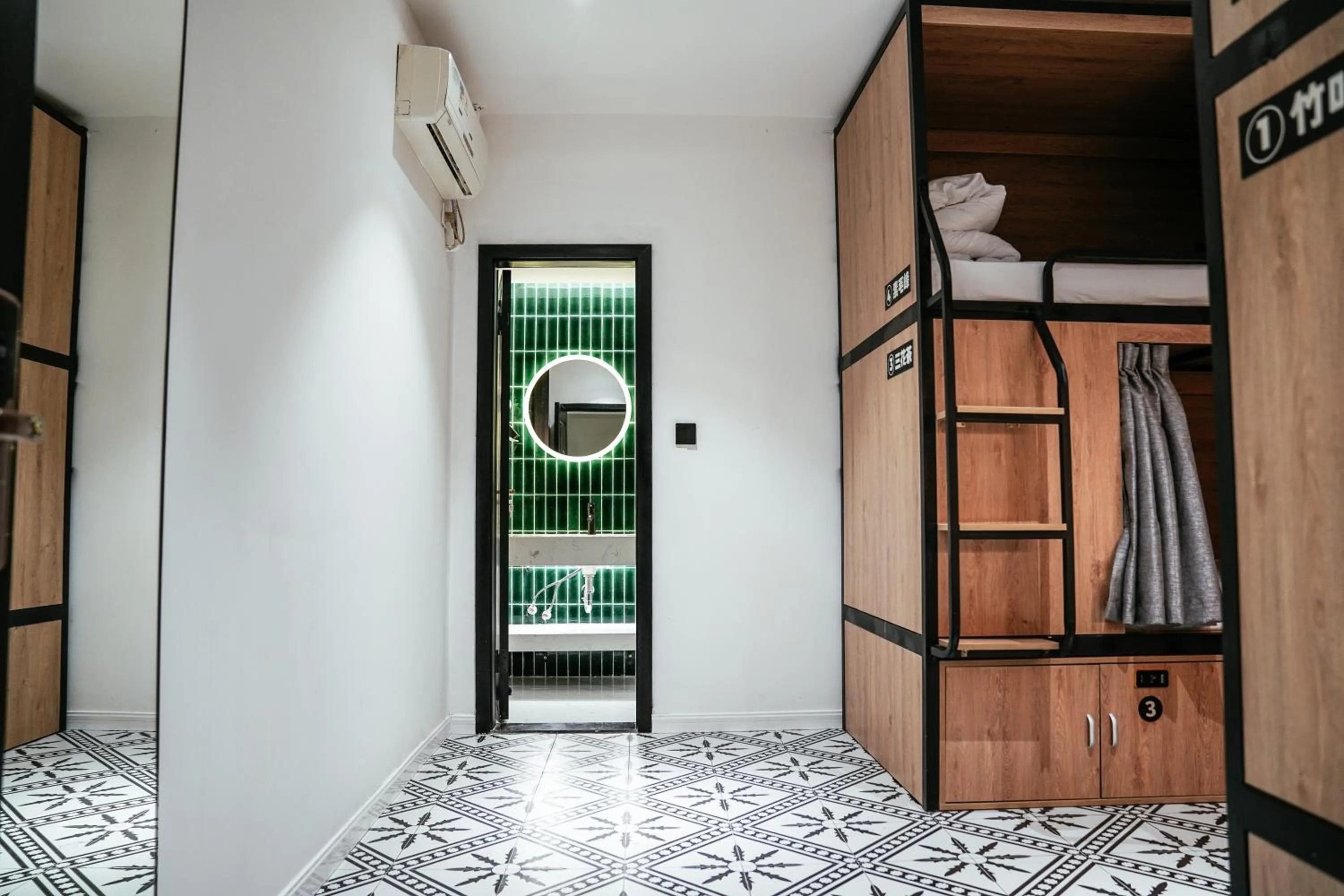 bunk bed in Chengdu Local Tea Hostel - Short Walk To Taikooli - Chill & Social Coffee Lounge - Metro downstairs - Free Activities - Friendly English Speaking Staff - Tibet, Panda, Buddha & Snow Mountain Tours