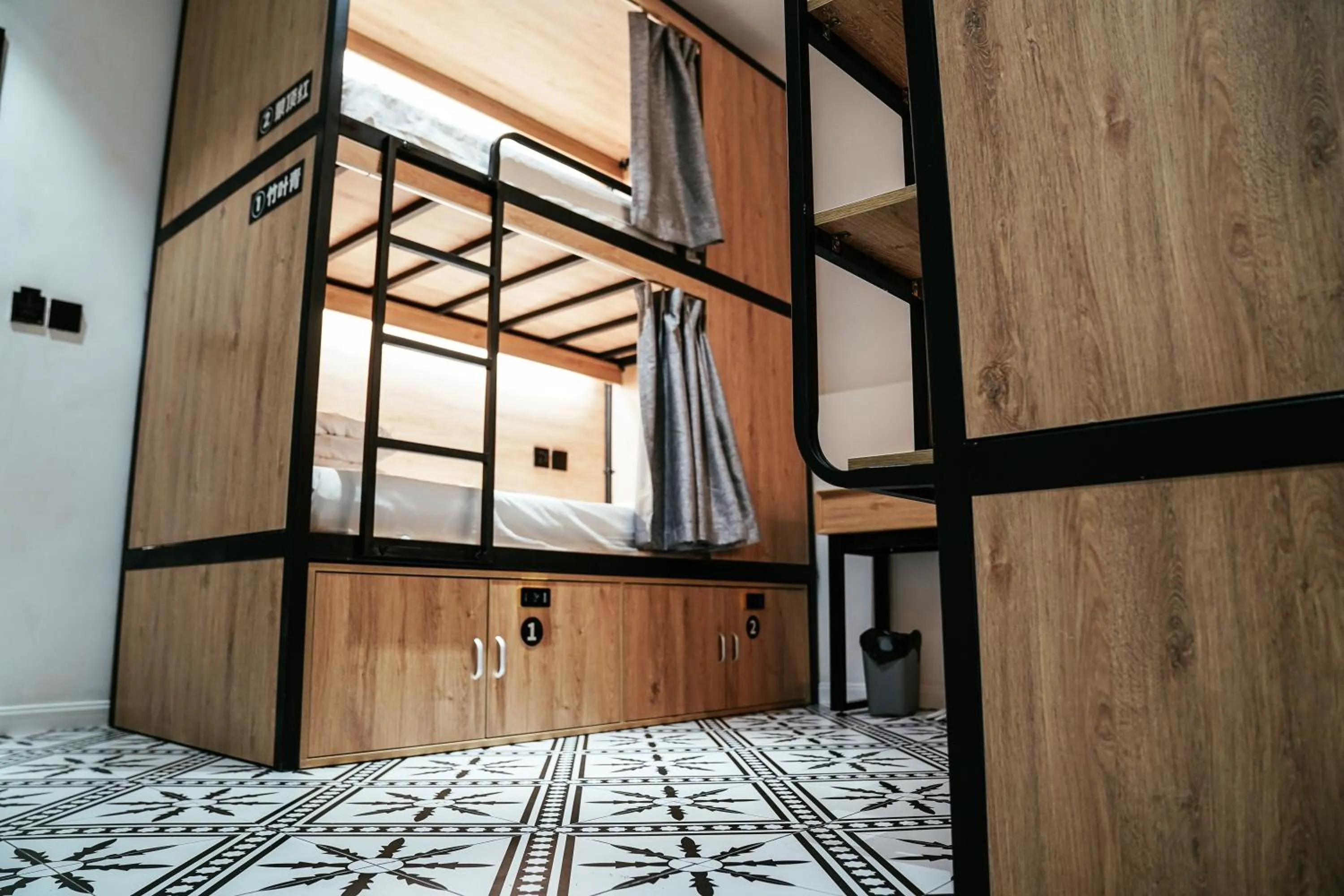 bunk bed in Chengdu Local Tea Hostel - Short Walk To Taikooli - Chill & Social Coffee Lounge - Metro downstairs - Free Activities - Friendly English Speaking Staff - Tibet, Panda, Buddha & Snow Mountain Tours