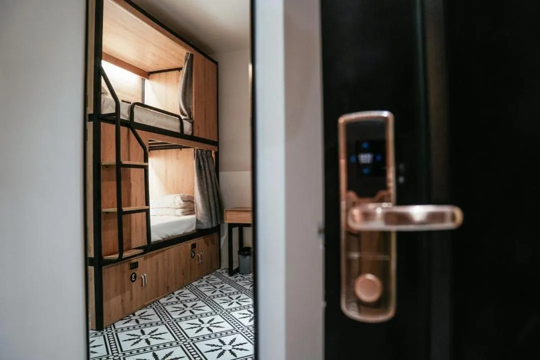 Bed in Chengdu Local Tea Hostel - Short Walk To Taikooli - Chill & Social Coffee Lounge - Metro downstairs - Free Activities - Friendly English Speaking Staff - Tibet, Panda, Buddha & Snow Mountain Tours