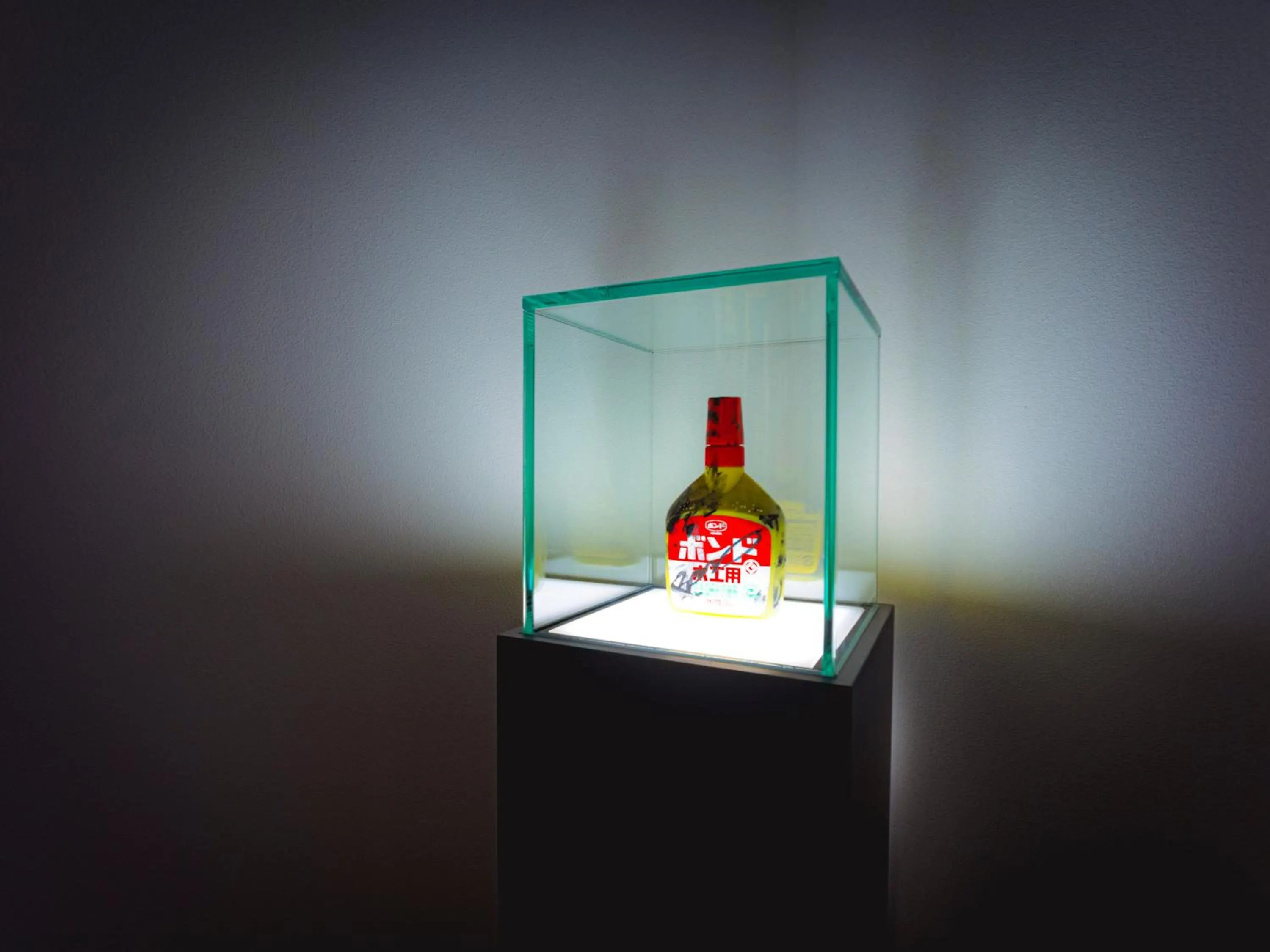 Decorative detail in Bond Base