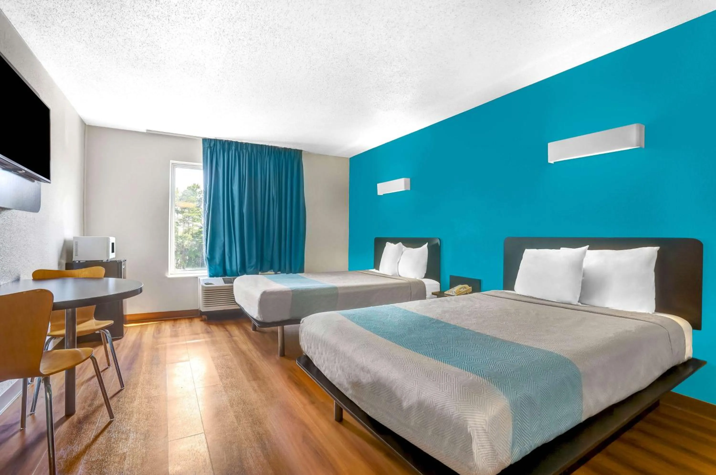 Photo of the whole room, Bed in Motel 6-Raleigh, NC - North