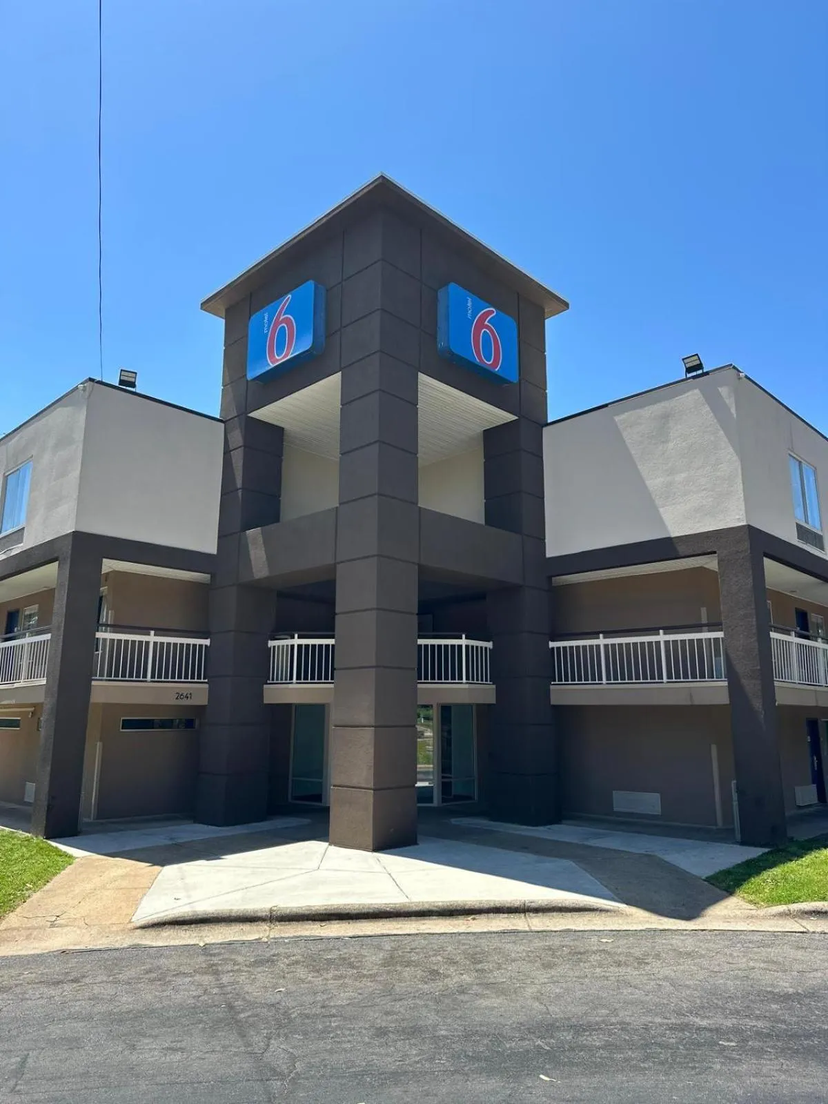 Property building in Motel 6-Raleigh, NC - North