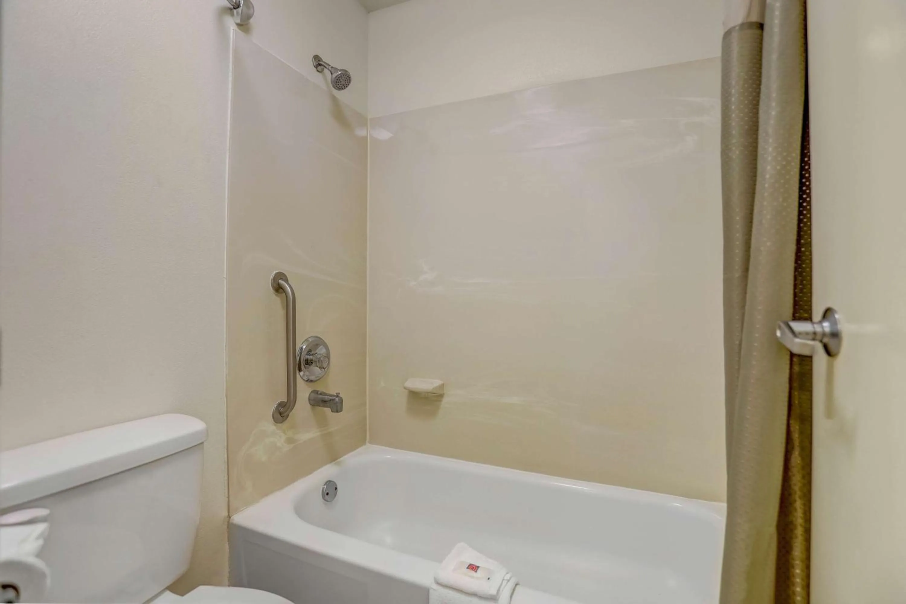Bathroom in Motel 6-Raleigh, NC - North