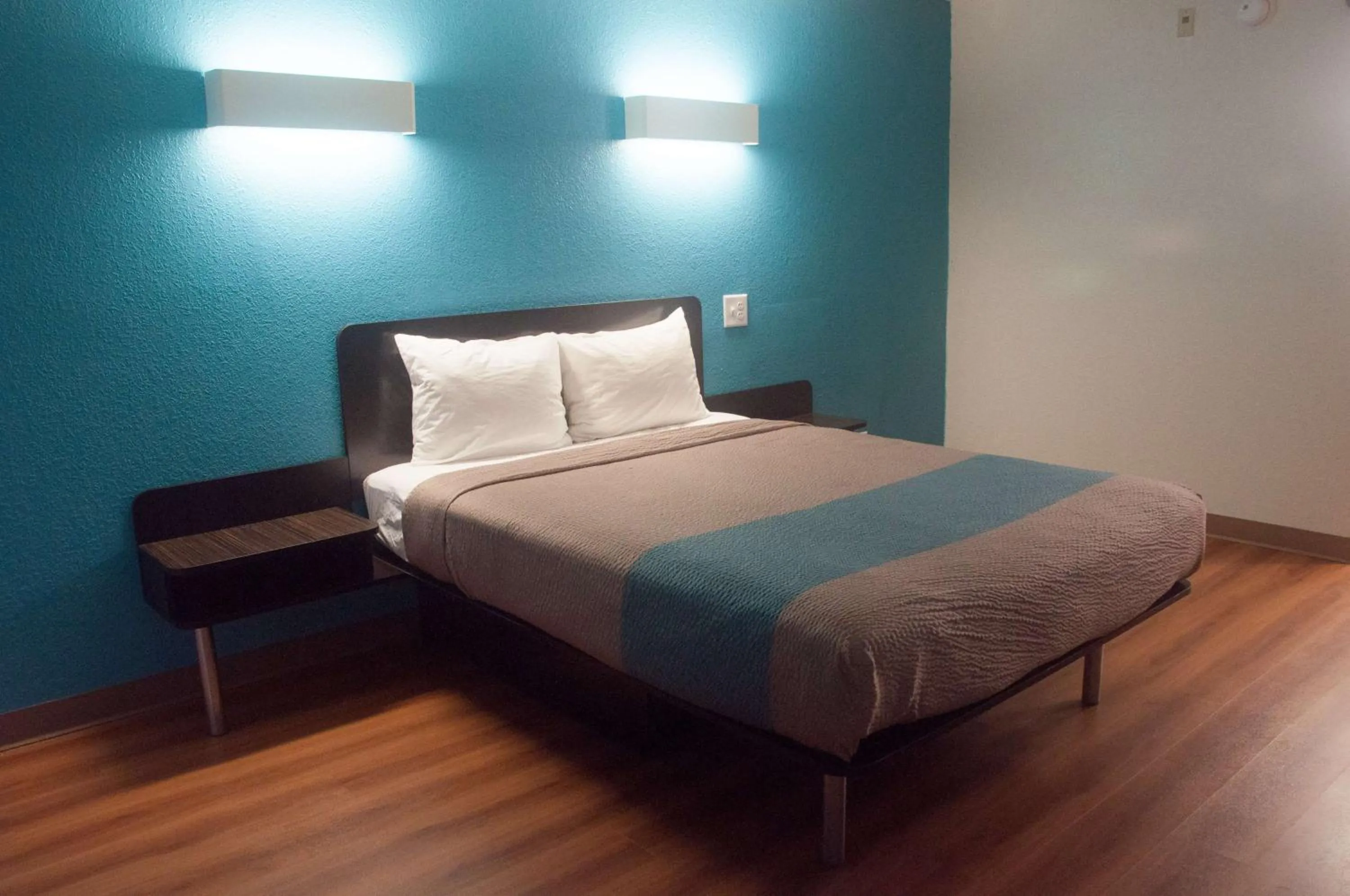 Photo of the whole room, Bed in Motel 6-Raleigh, NC - North