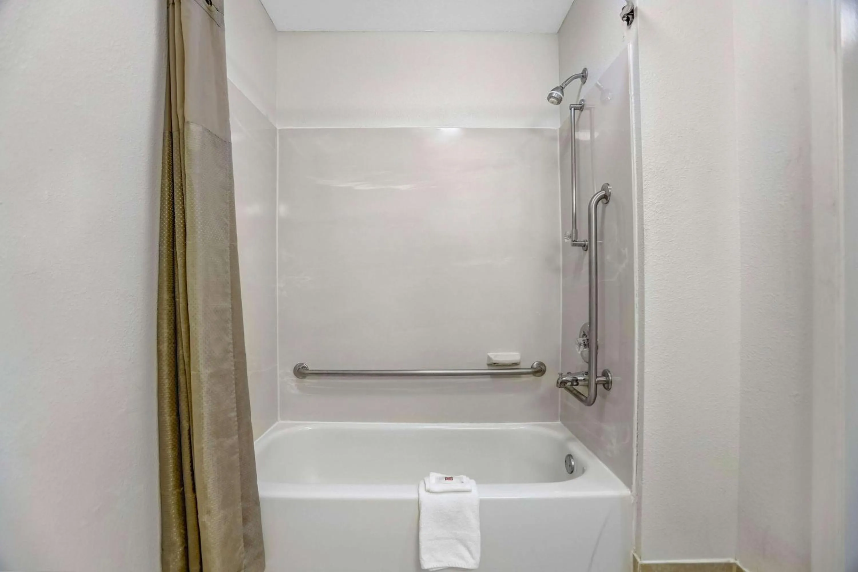 Bathroom in Motel 6-Raleigh, NC - North