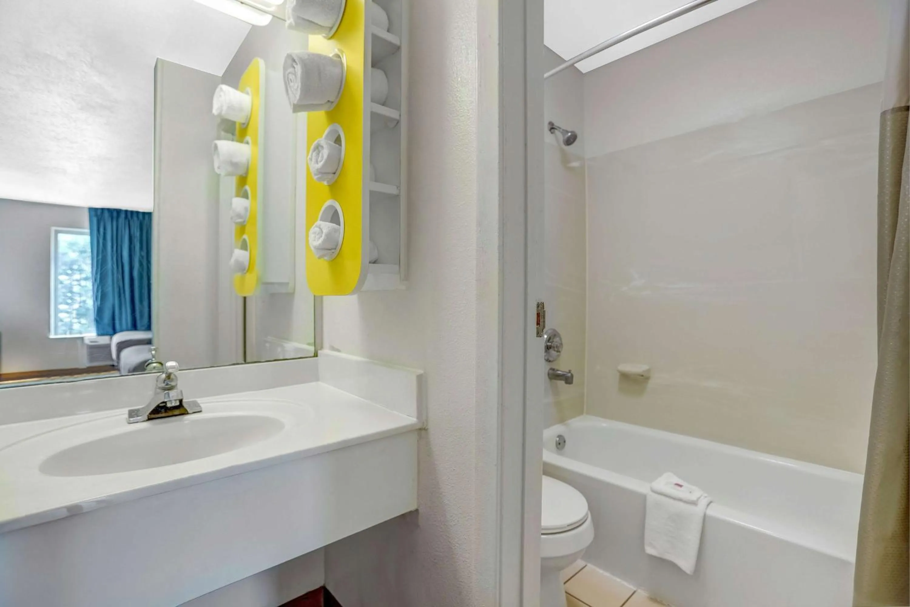 Photo of the whole room in Motel 6-Raleigh, NC - North