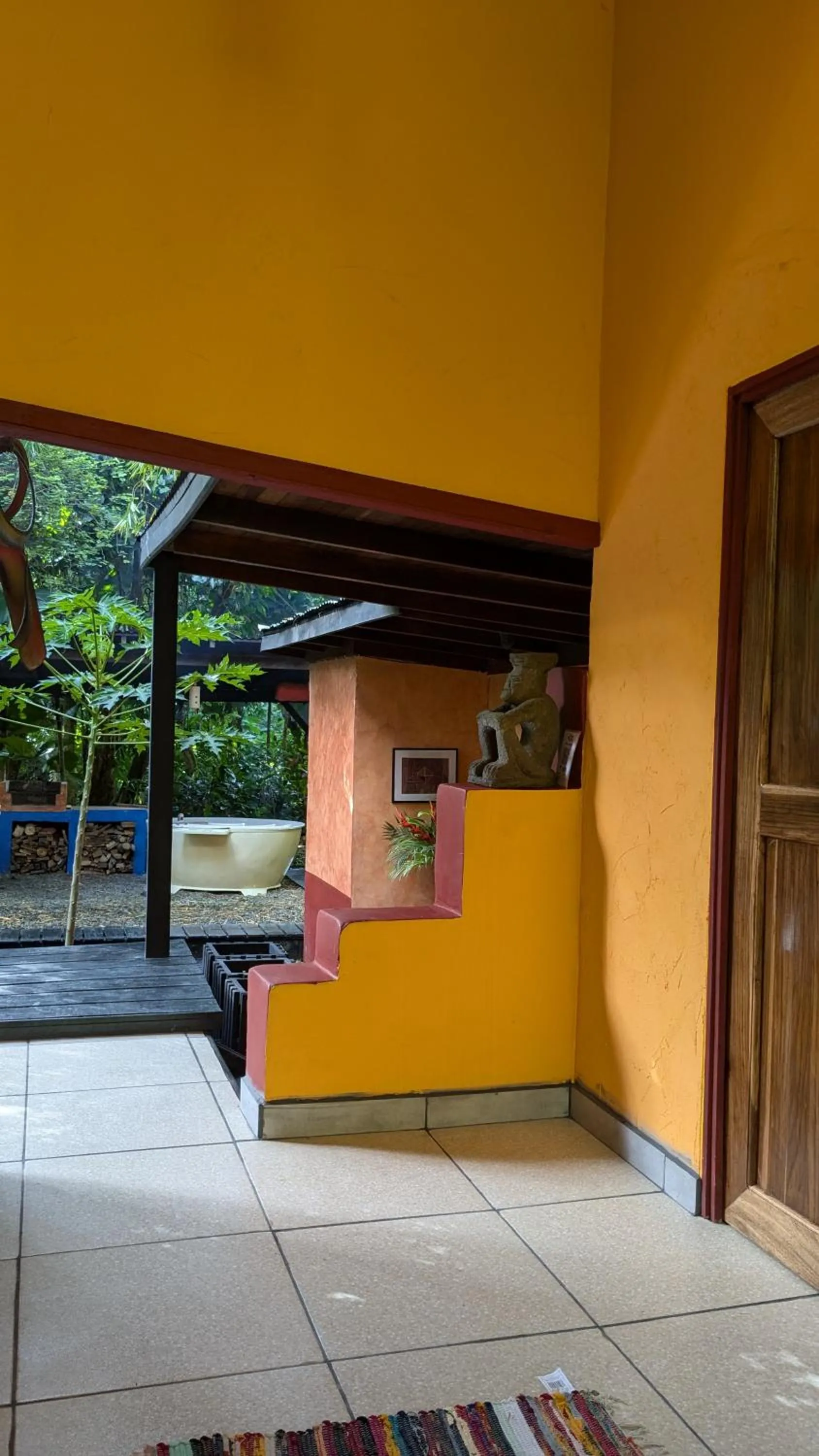 Facade/entrance in Tree House Beachfront Lodge