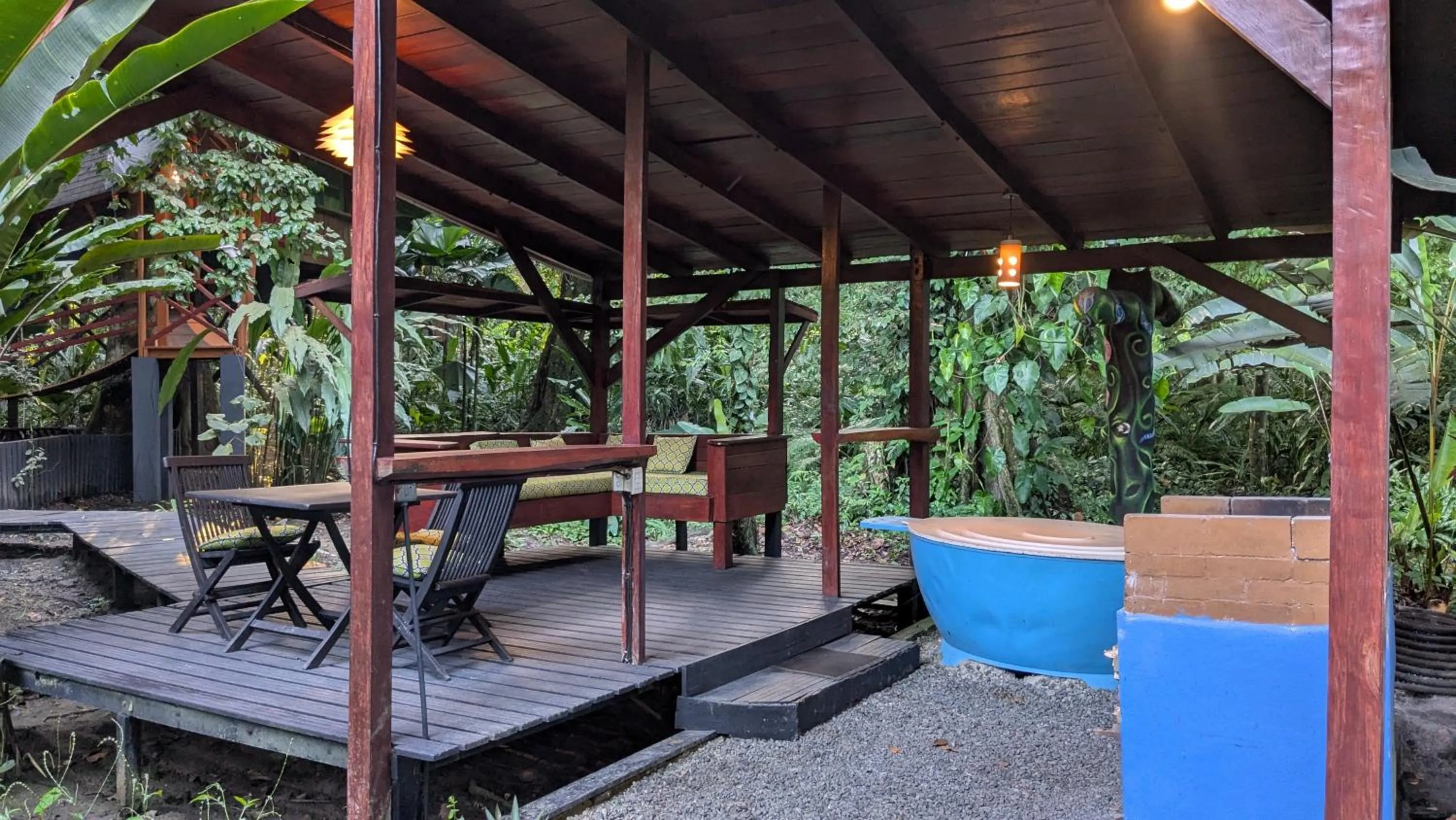 Bath in Tree House Beachfront Lodge
