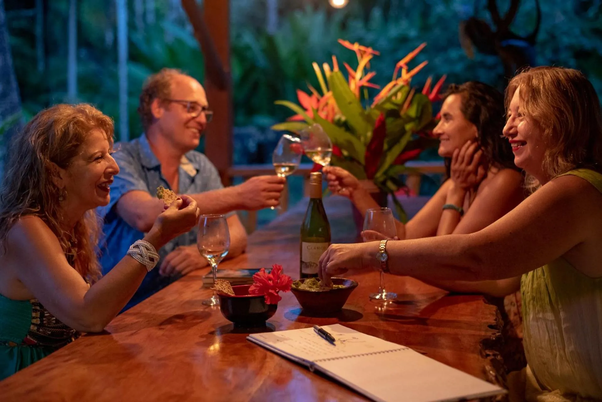 Food and drinks in Tree House Beachfront Lodge