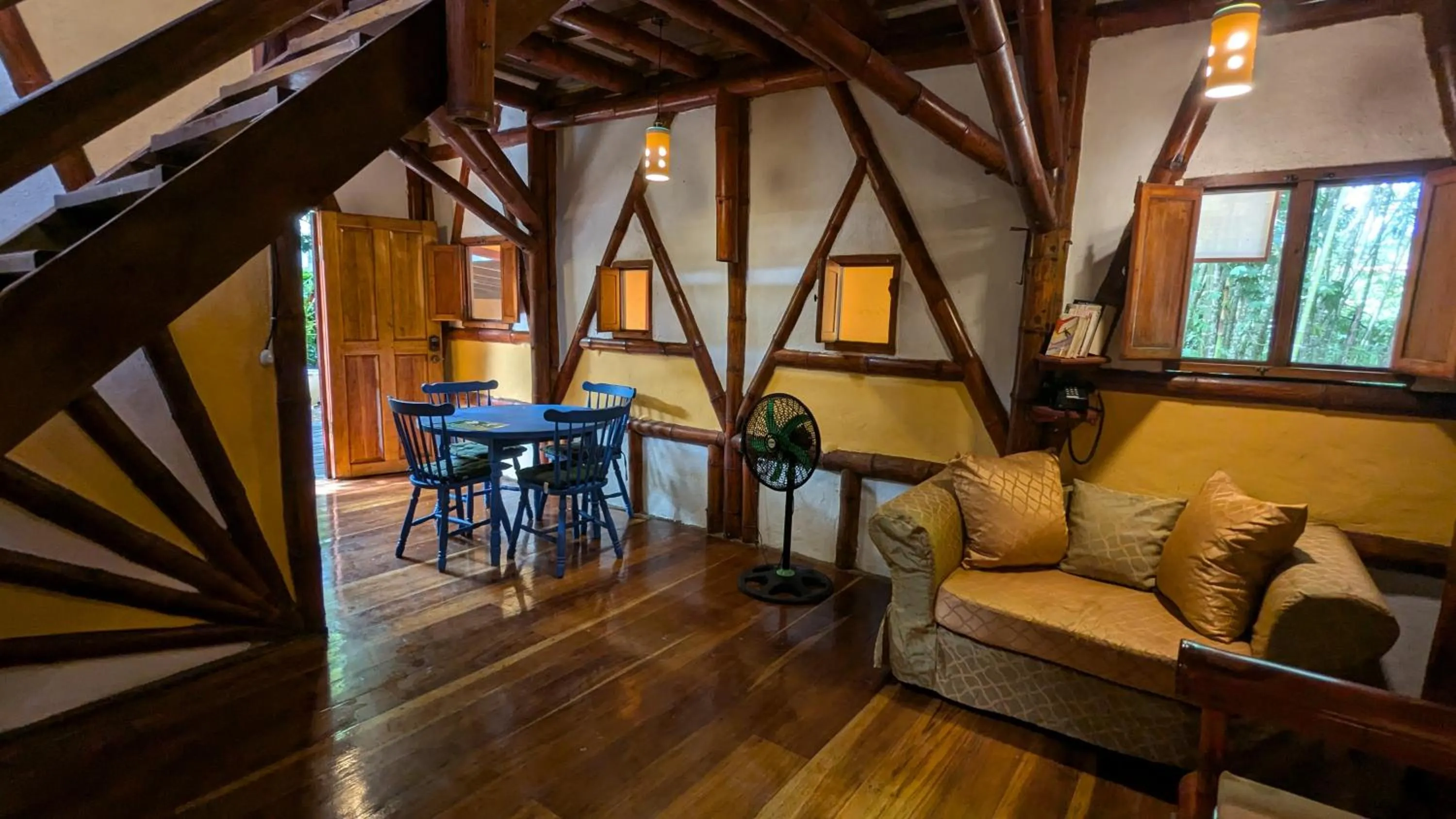 Living room in Tree House Beachfront Lodge