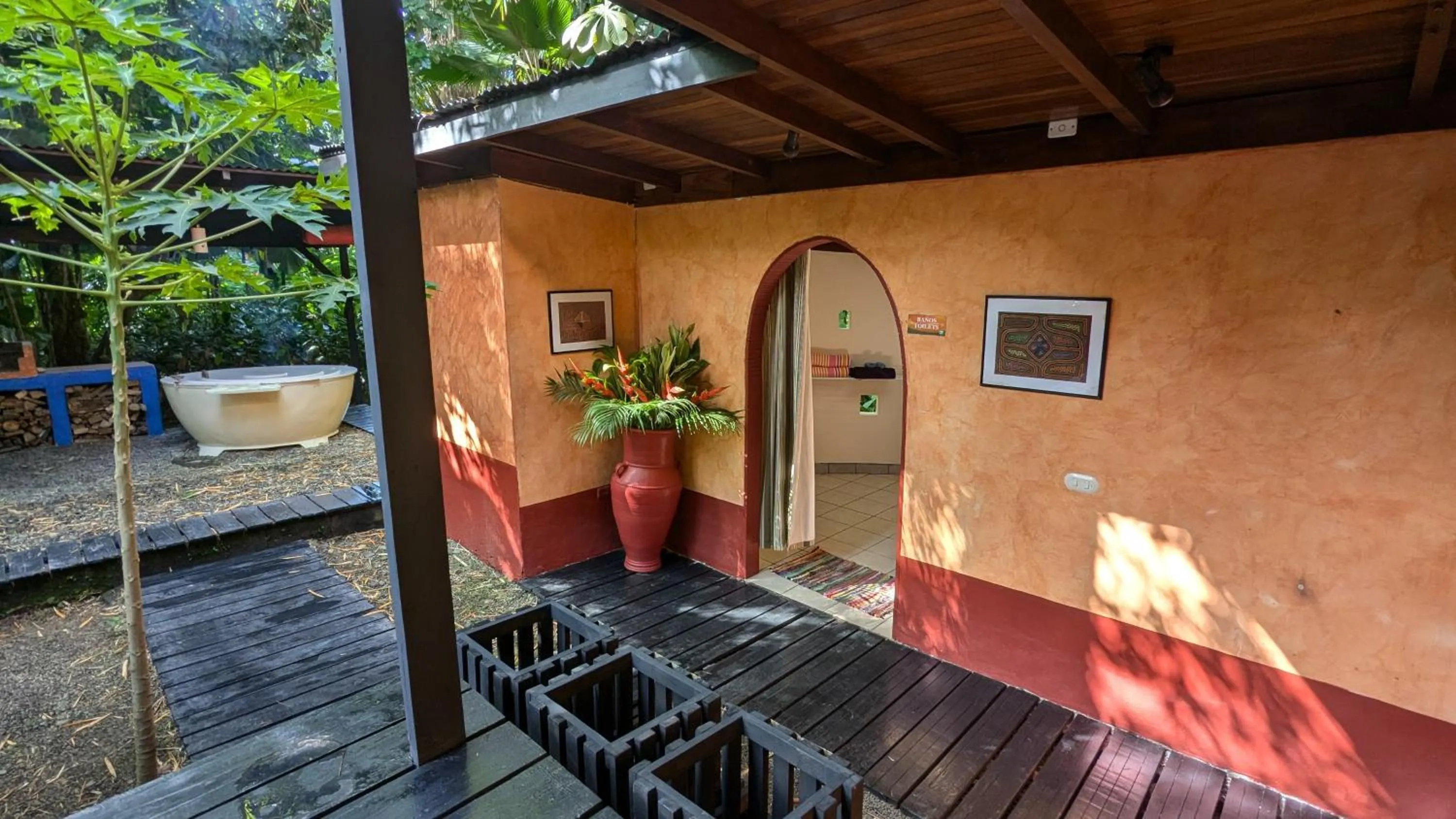 Patio in Tree House Beachfront Lodge
