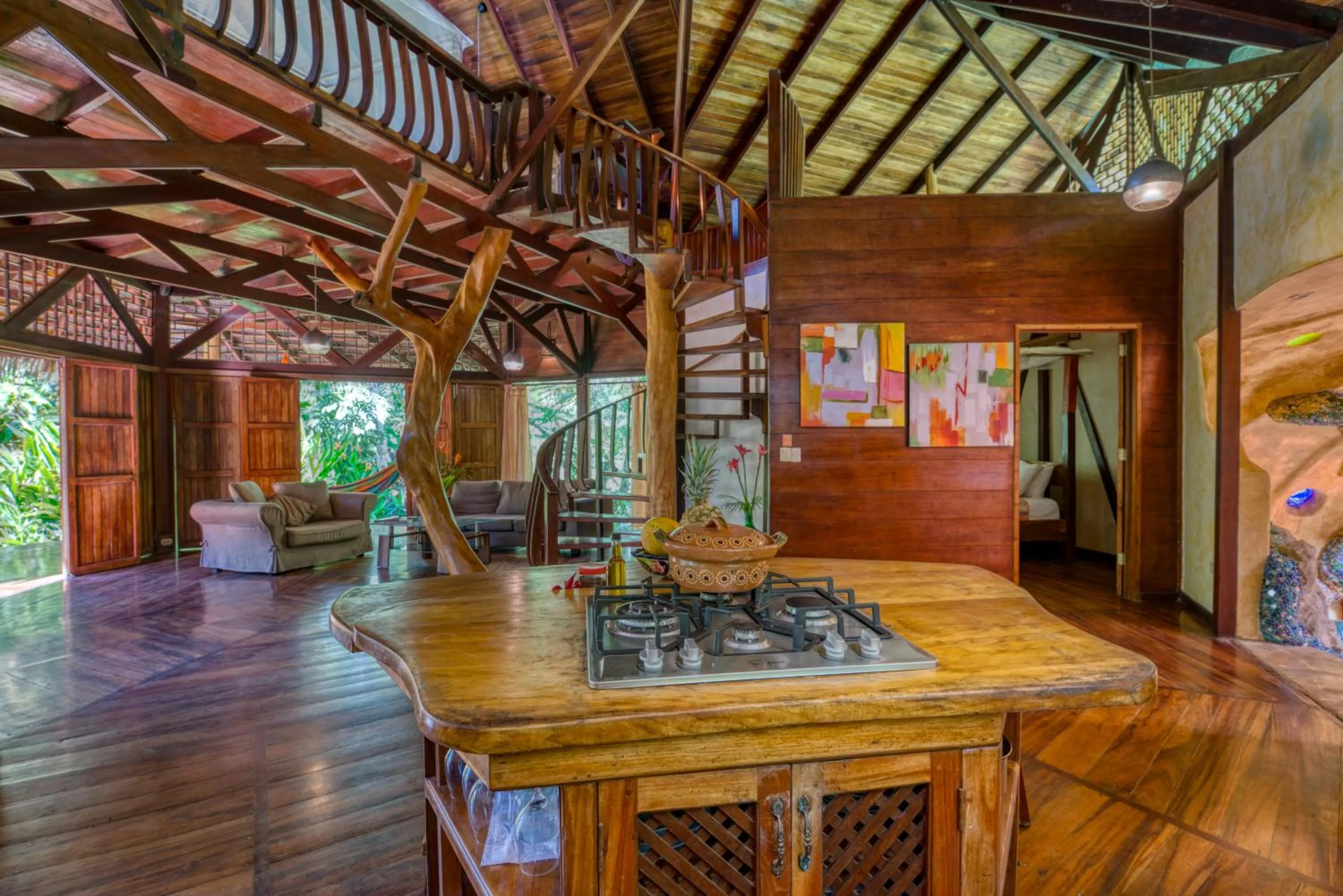 Kitchen or kitchenette in Tree House Beachfront Lodge