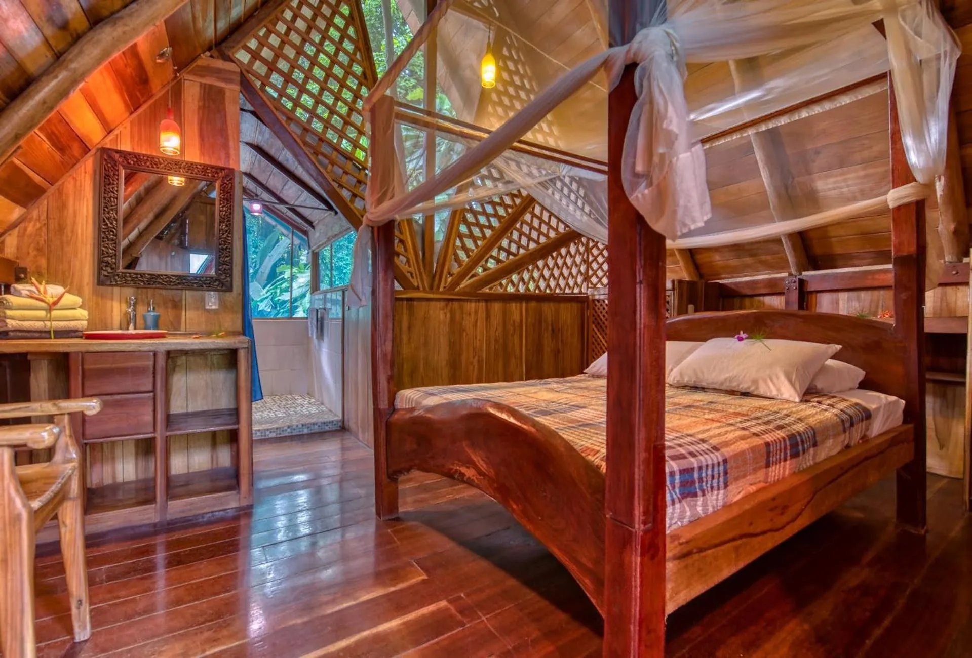 Decorative detail, Bed in Tree House Beachfront Lodge