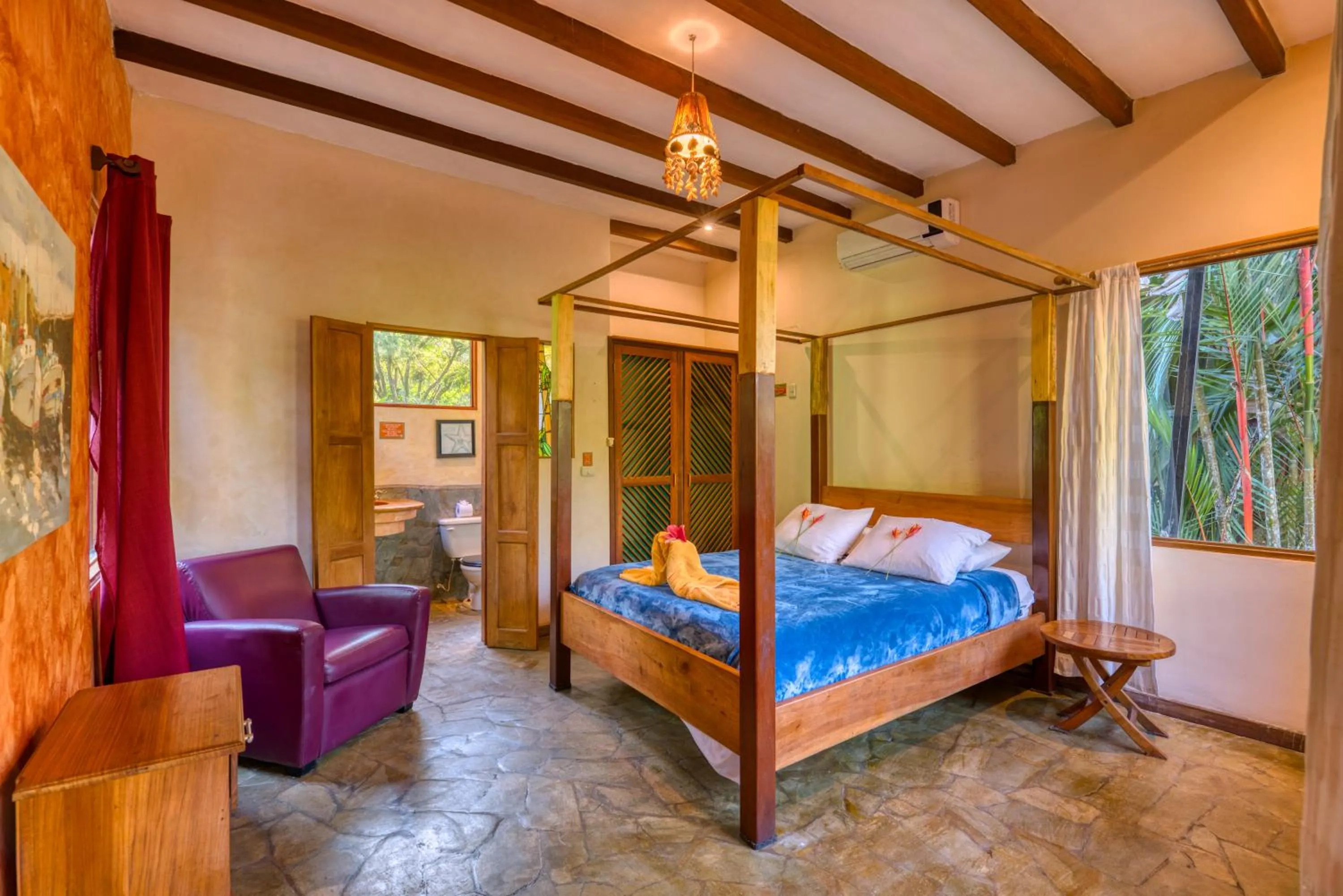 Bedroom, Bed in Tree House Beachfront Lodge