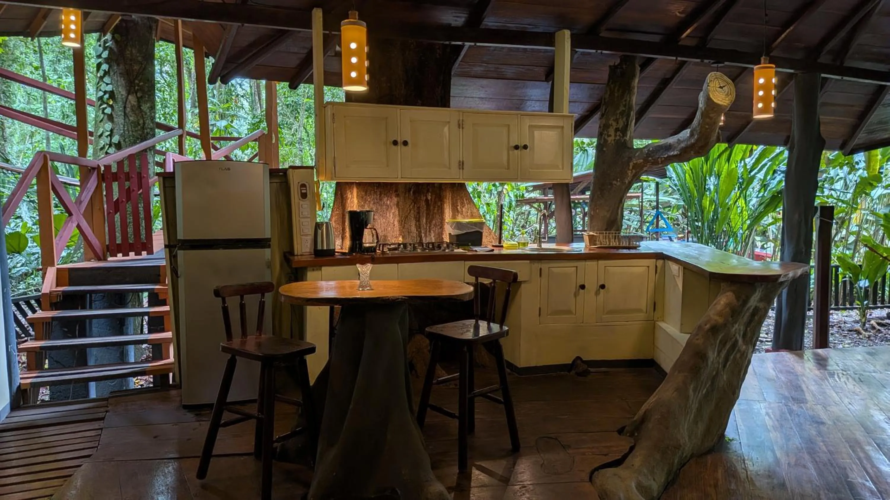 kitchen in Tree House Beachfront Lodge