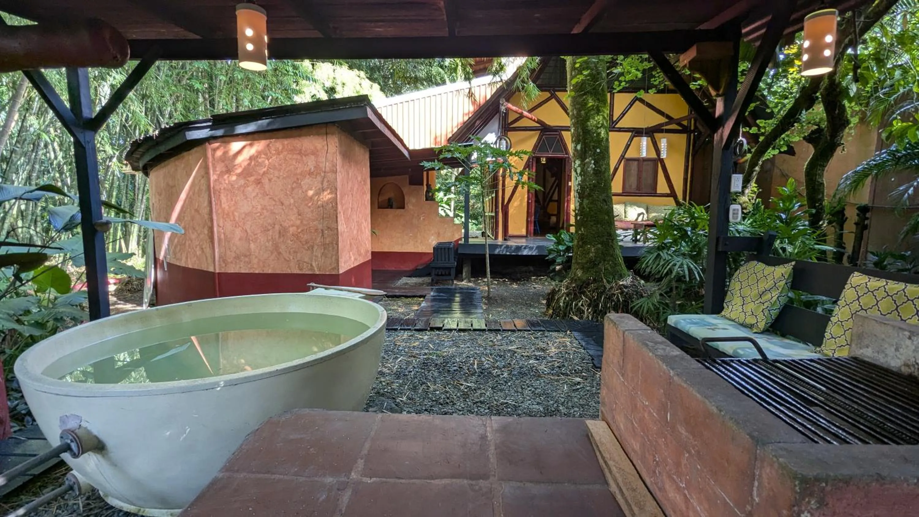Bath in Tree House Beachfront Lodge