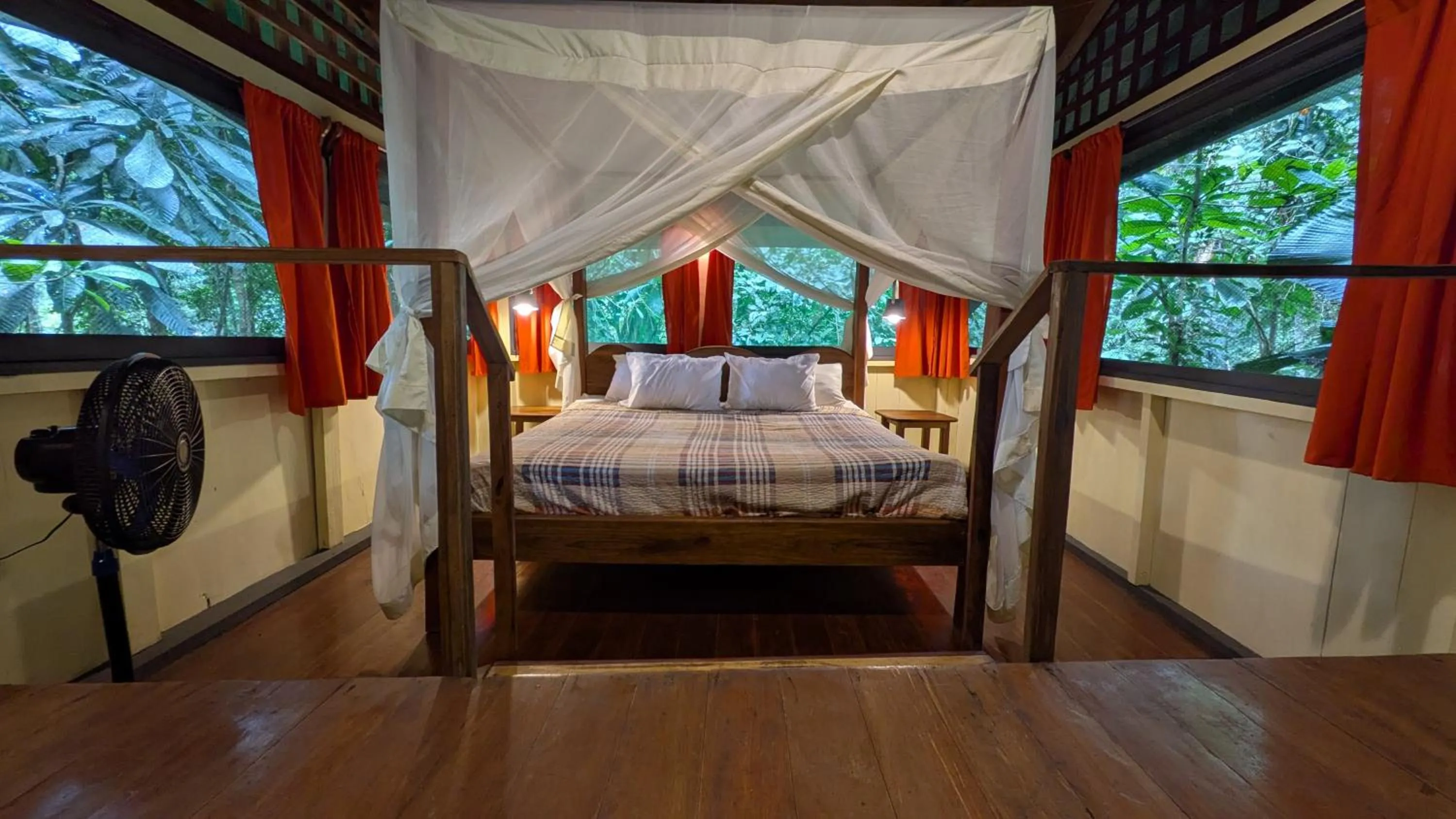Bedroom, Bed in Tree House Beachfront Lodge