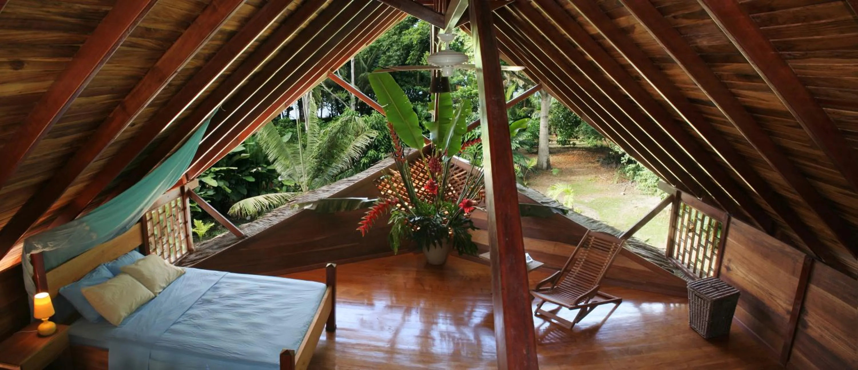 Bedroom in Tree House Beachfront Lodge