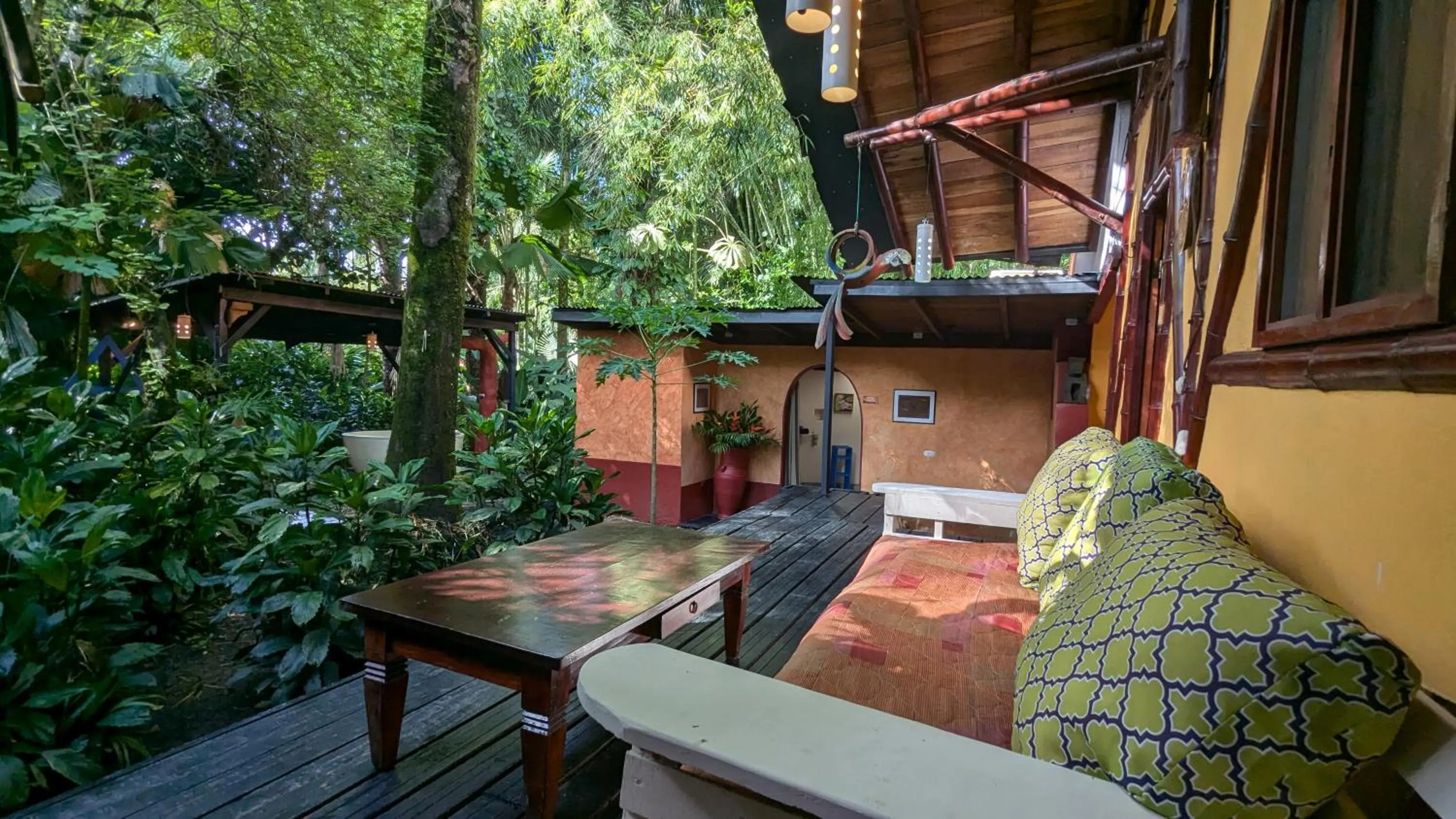 Garden in Tree House Beachfront Lodge
