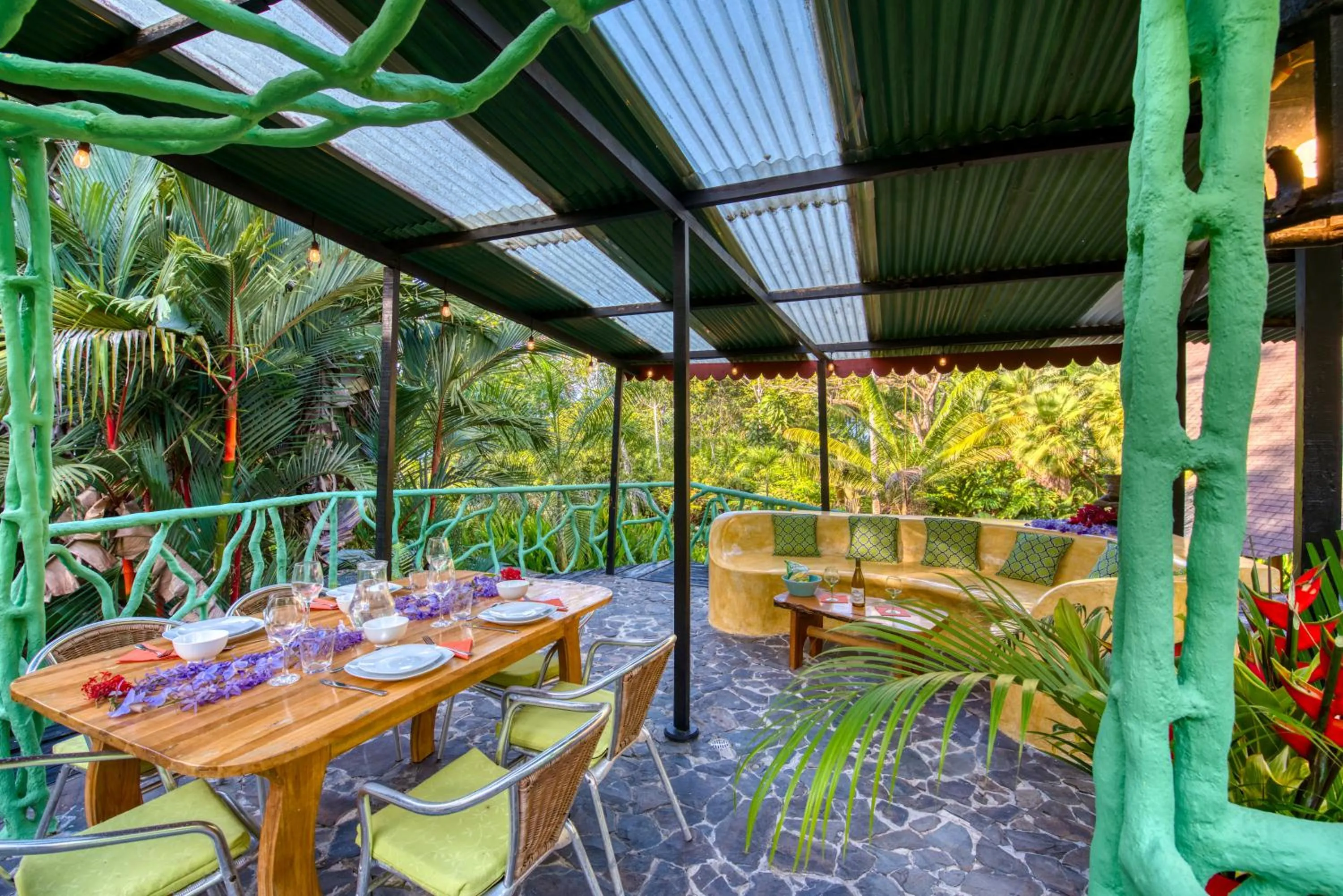 Balcony/Terrace in Tree House Beachfront Lodge