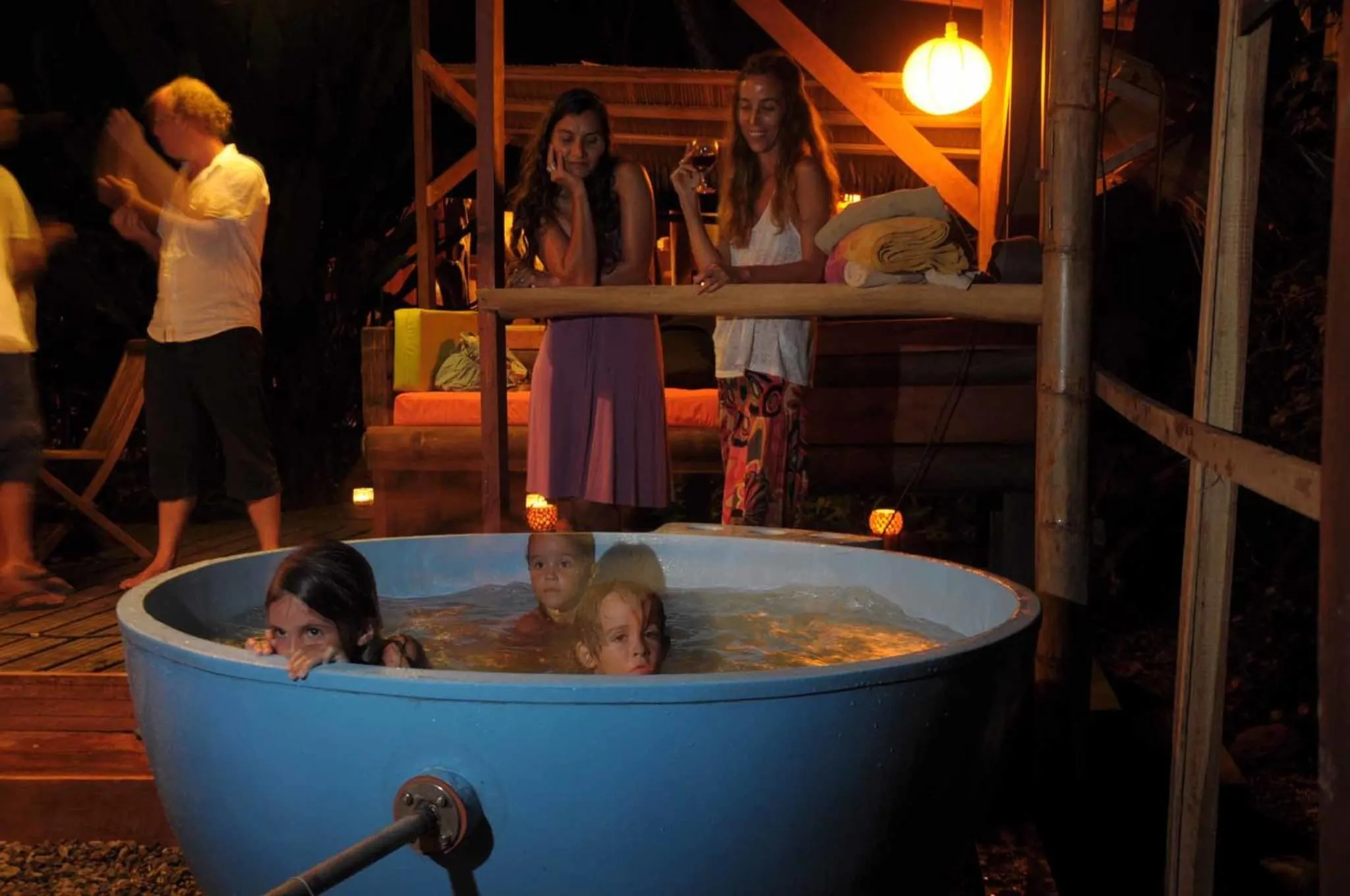 Hot Tub in Tree House Beachfront Lodge