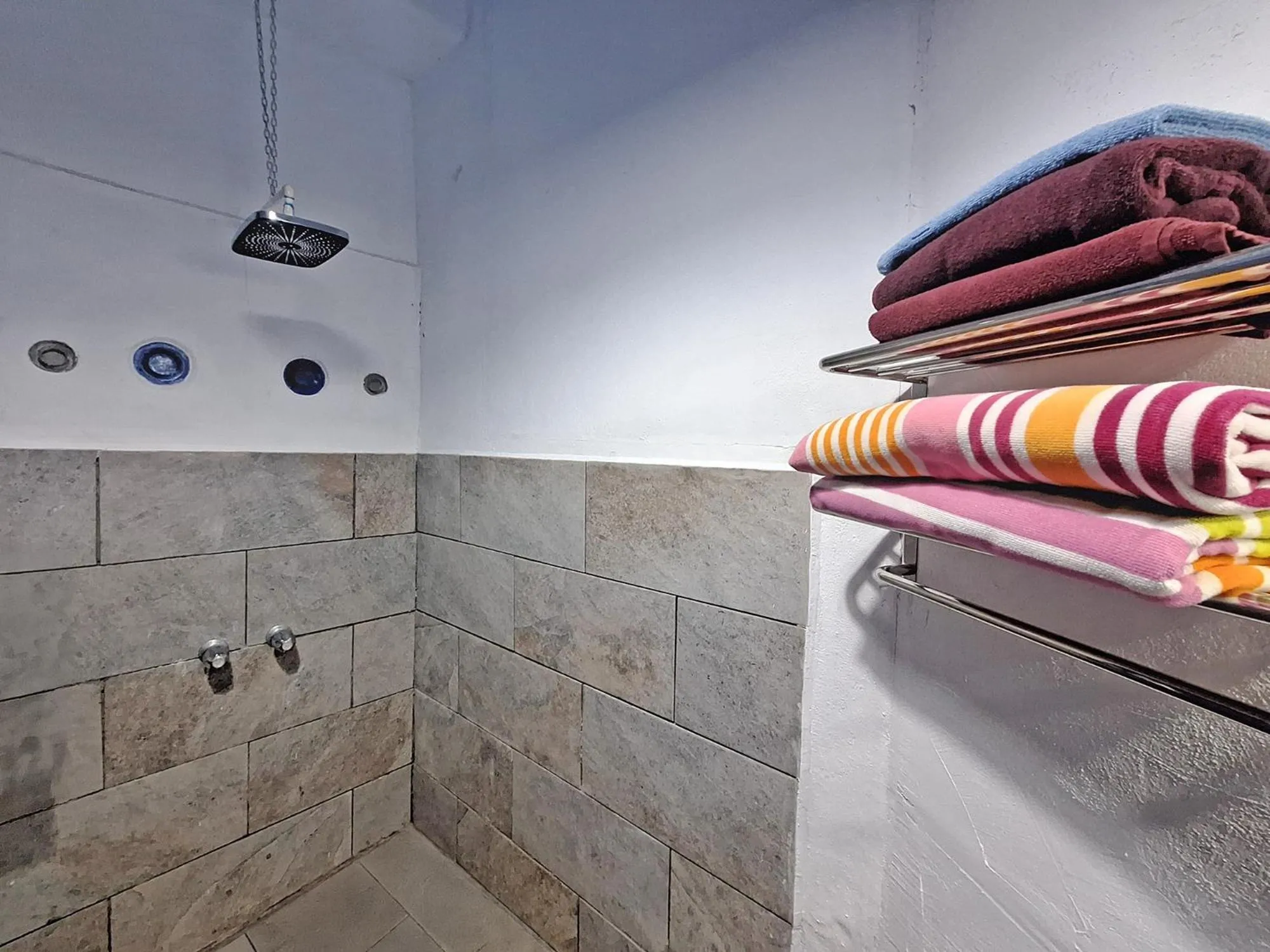 Shower in Tree House Beachfront Lodge