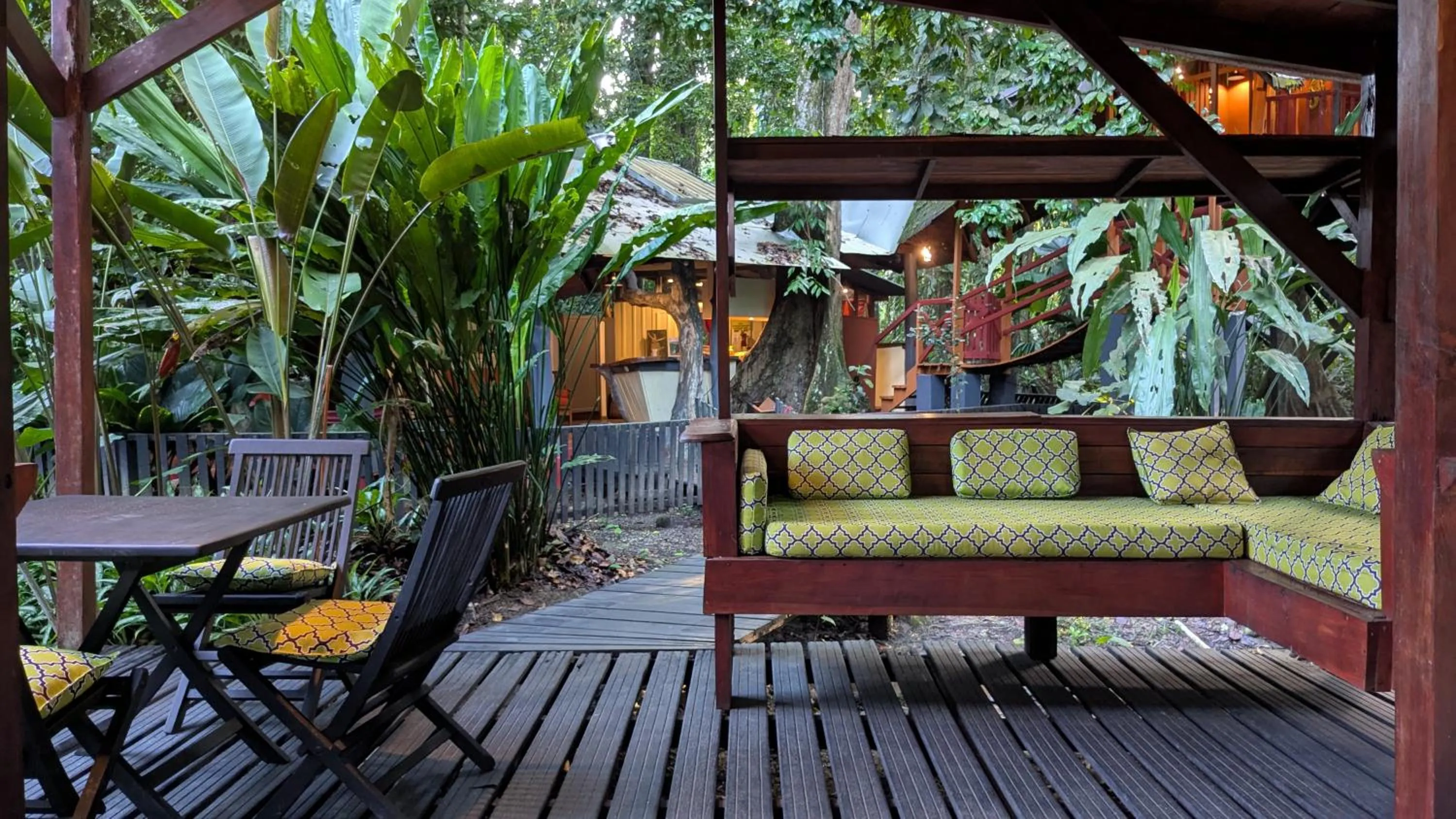 Garden in Tree House Beachfront Lodge