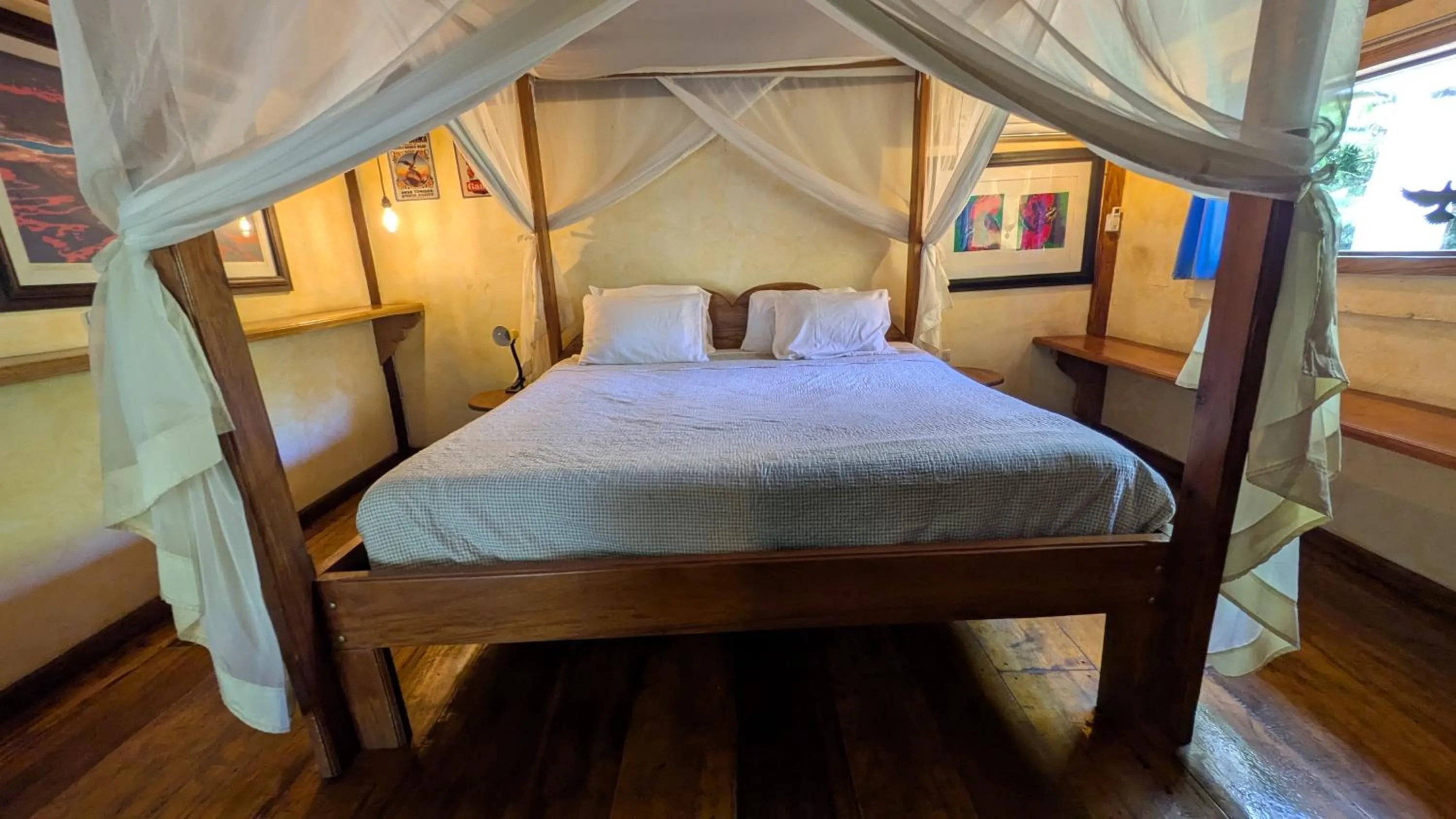 Bedroom, Bed in Tree House Beachfront Lodge