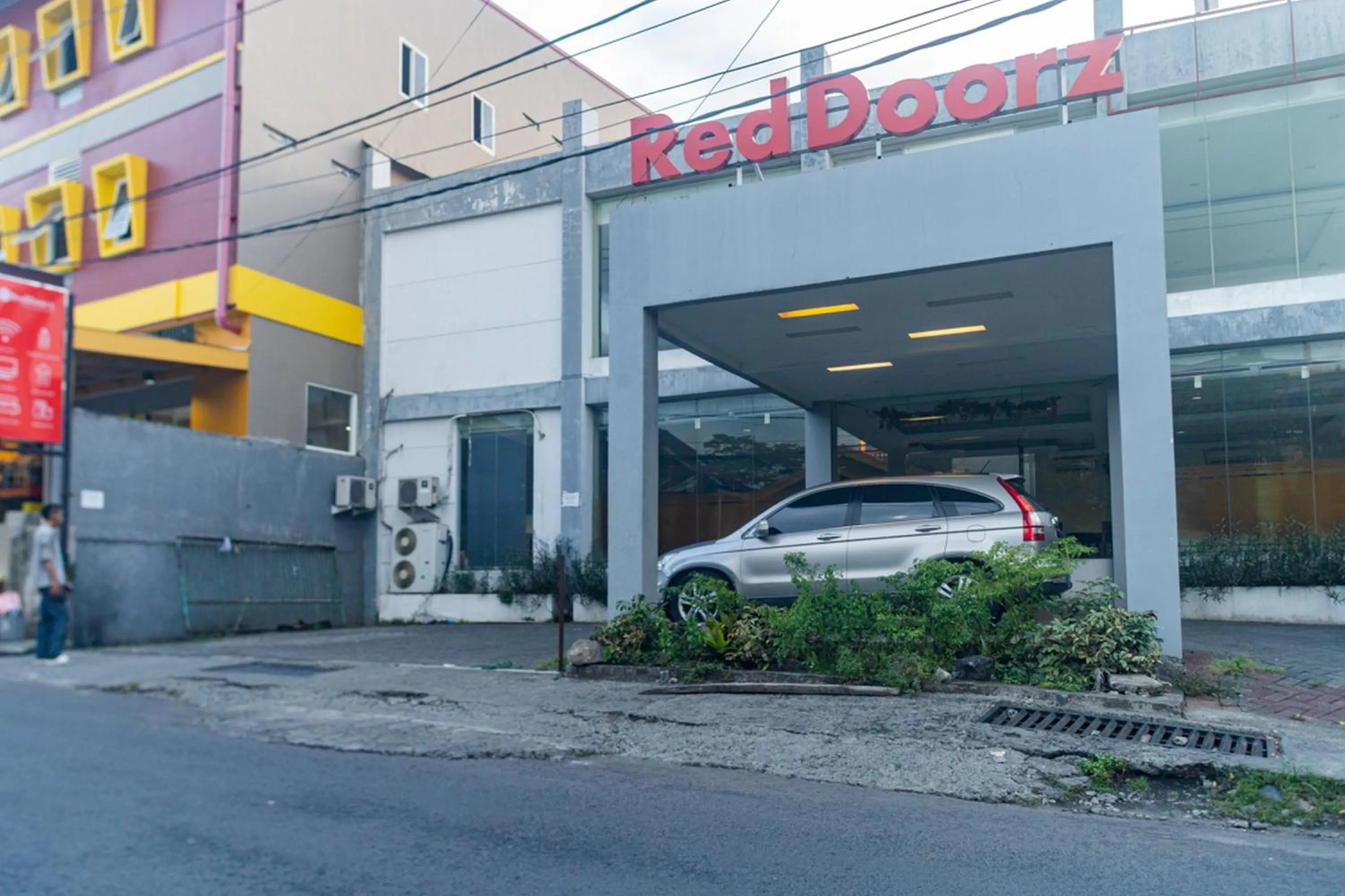 Facade/entrance in RedDoorz near Bahu Mall Manado