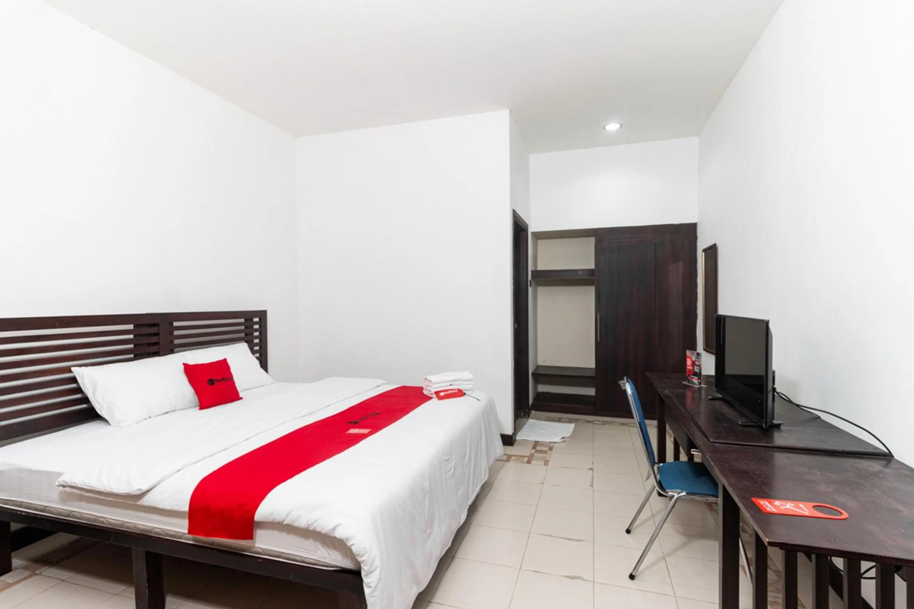 Bed in RedDoorz near Bahu Mall Manado