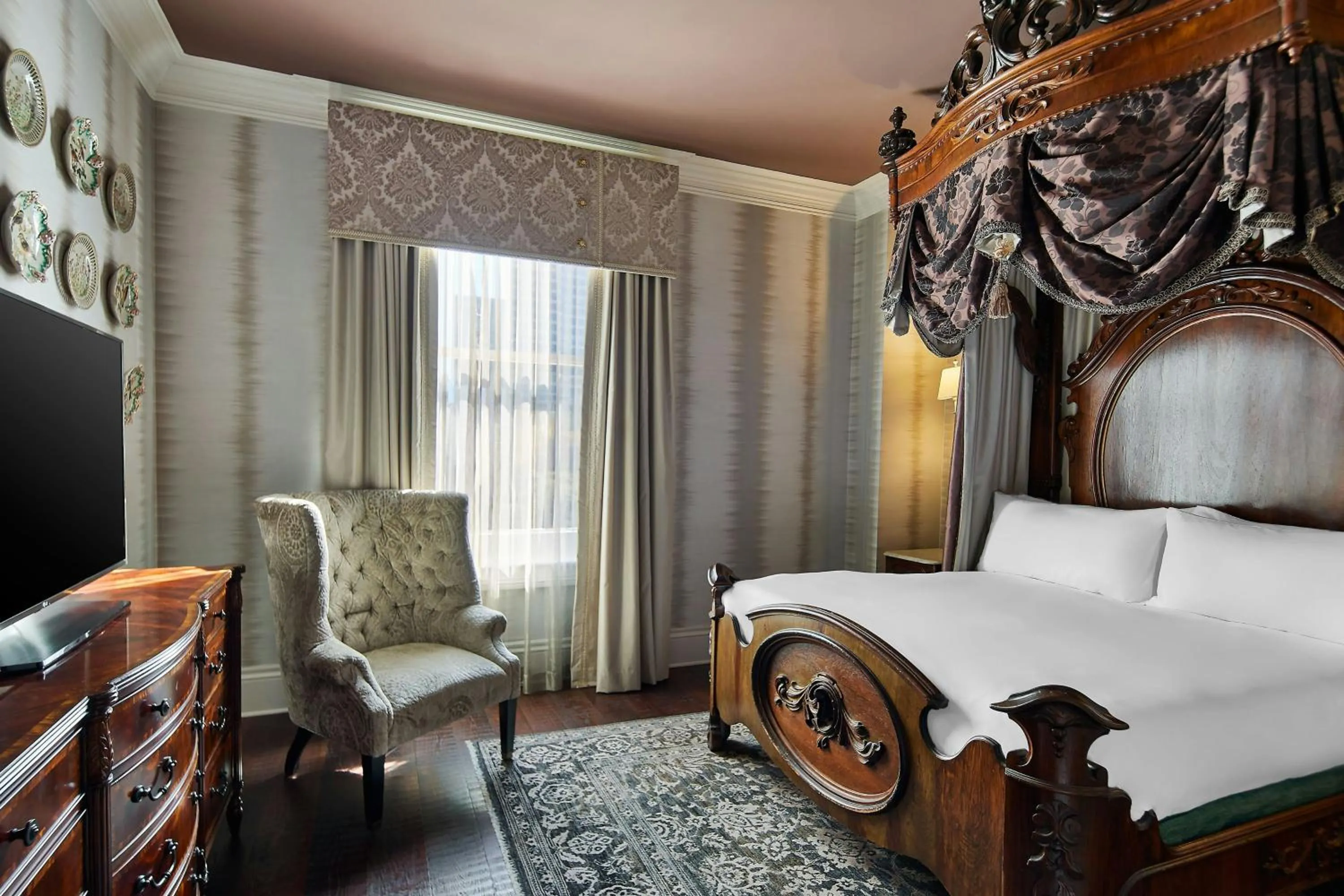 Bedroom, Bed in Le Pavillon, New Orleans, a Tribute Portfolio Hotel