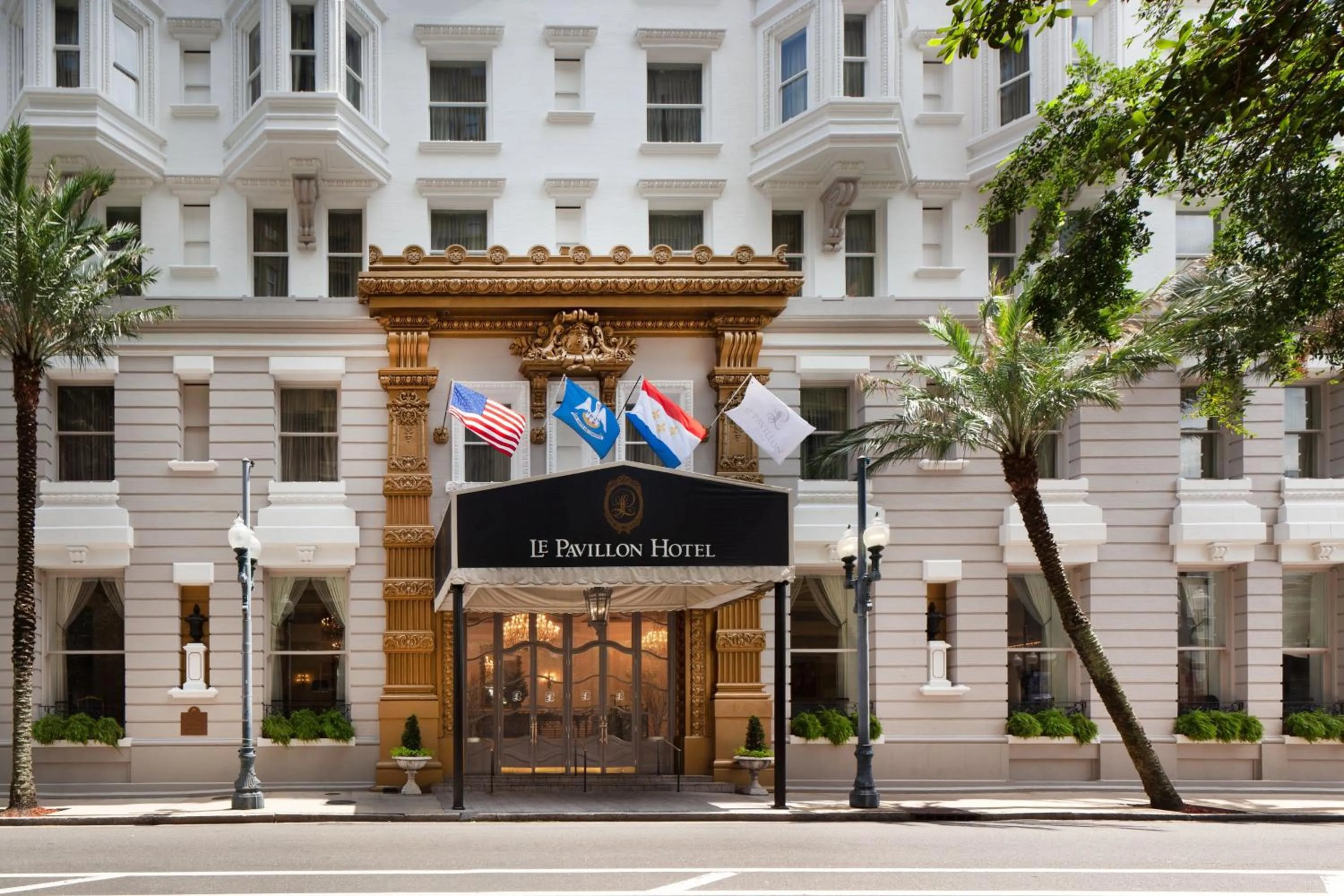 Property building in Le Pavillon, New Orleans, a Tribute Portfolio Hotel