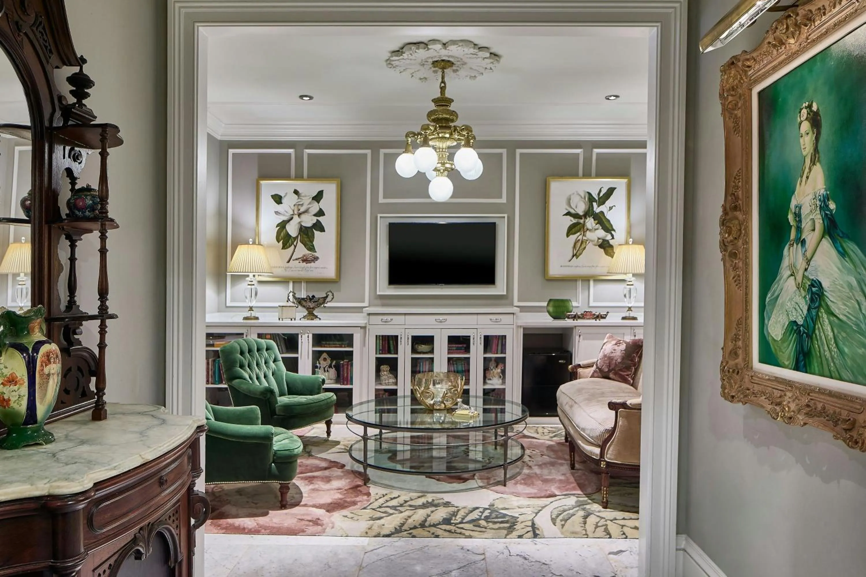 Living room in Le Pavillon, New Orleans, a Tribute Portfolio Hotel