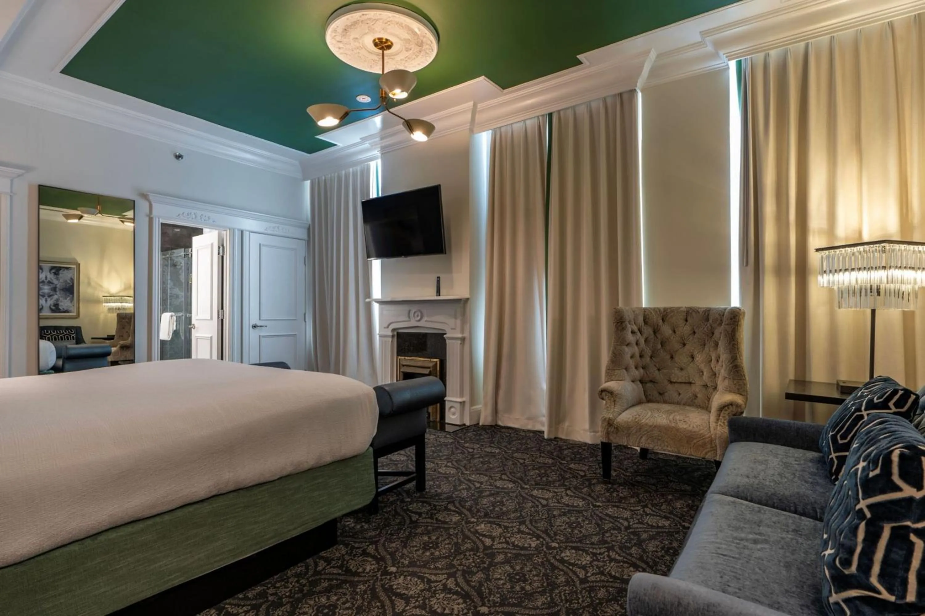 Photo of the whole room, Bed in Le Pavillon, New Orleans, a Tribute Portfolio Hotel