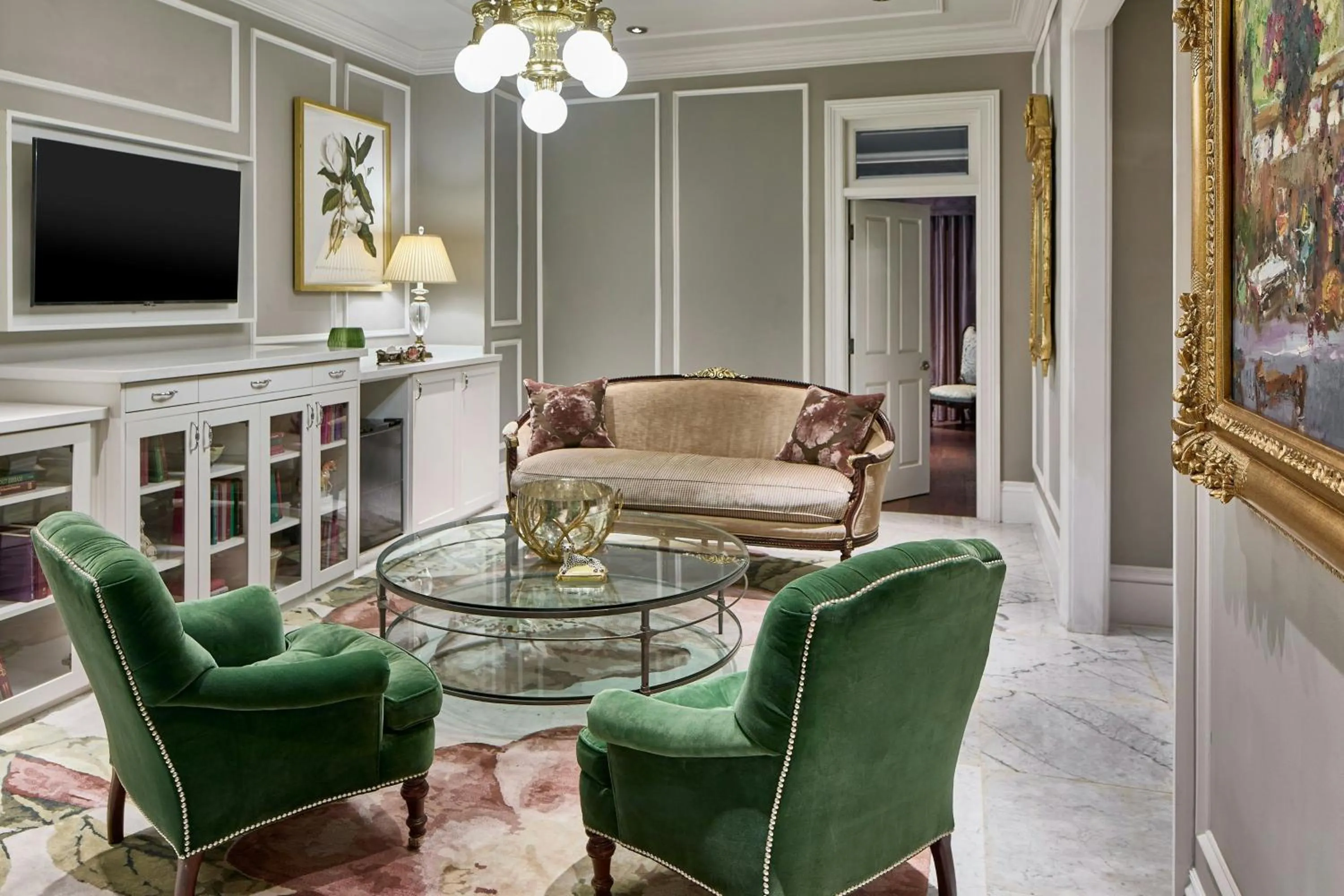 Living room in Le Pavillon, New Orleans, a Tribute Portfolio Hotel