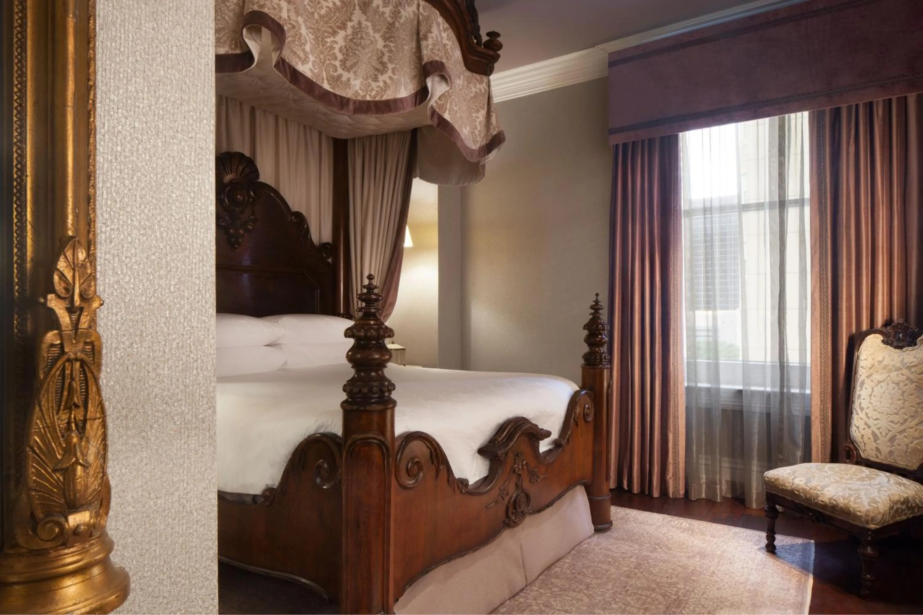 Photo of the whole room, Bed in Le Pavillon, New Orleans, a Tribute Portfolio Hotel