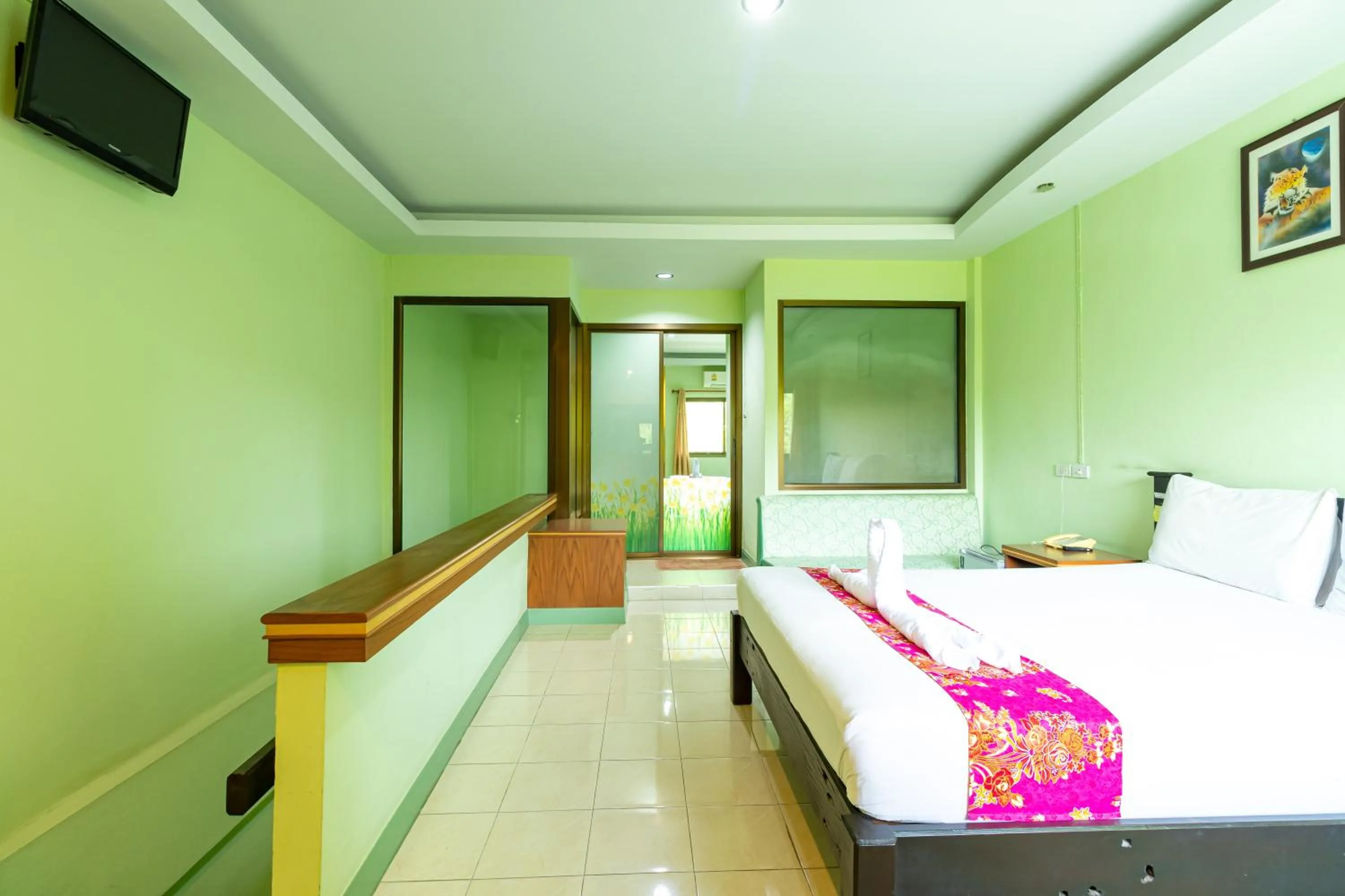 Photo of the whole room, Bed in Khum Suk Resort