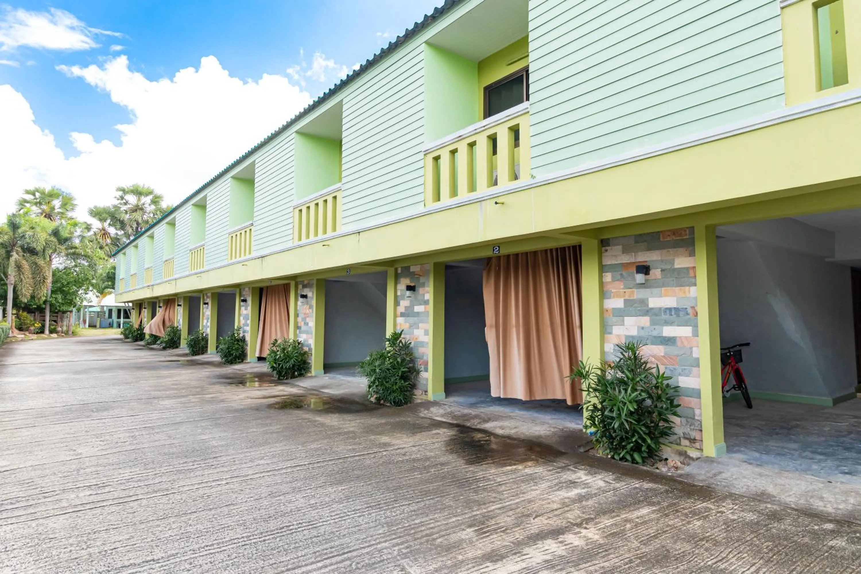Facade/entrance in Khum Suk Resort