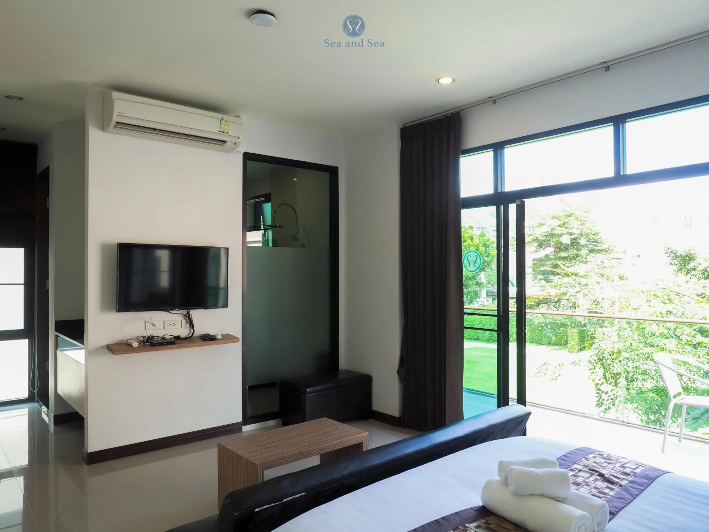 Bedroom, Bed in Sea and Sea Villa Sangaroon