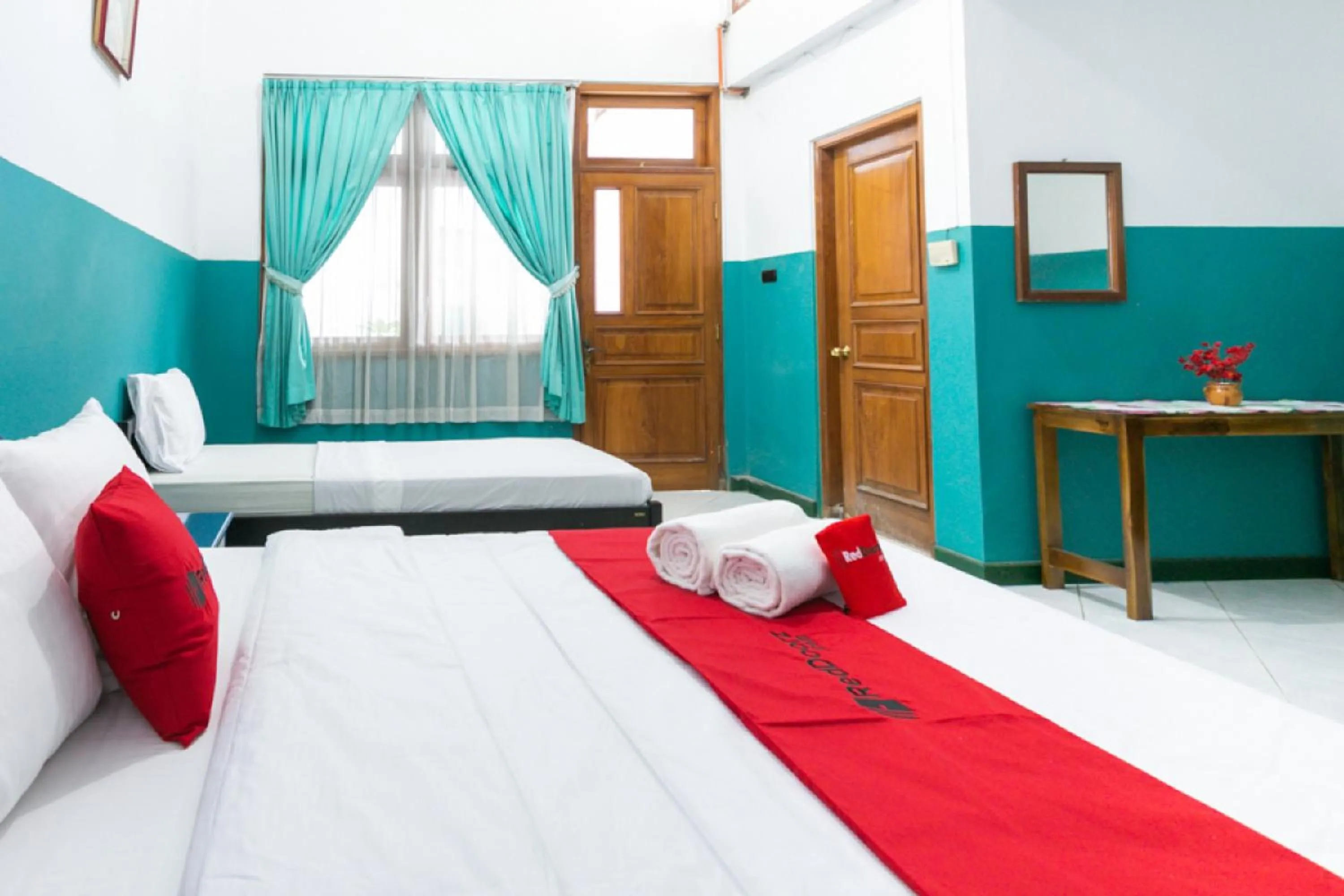 Bed in RedDoorz Syariah near Alun Alun Magelang Bayeman