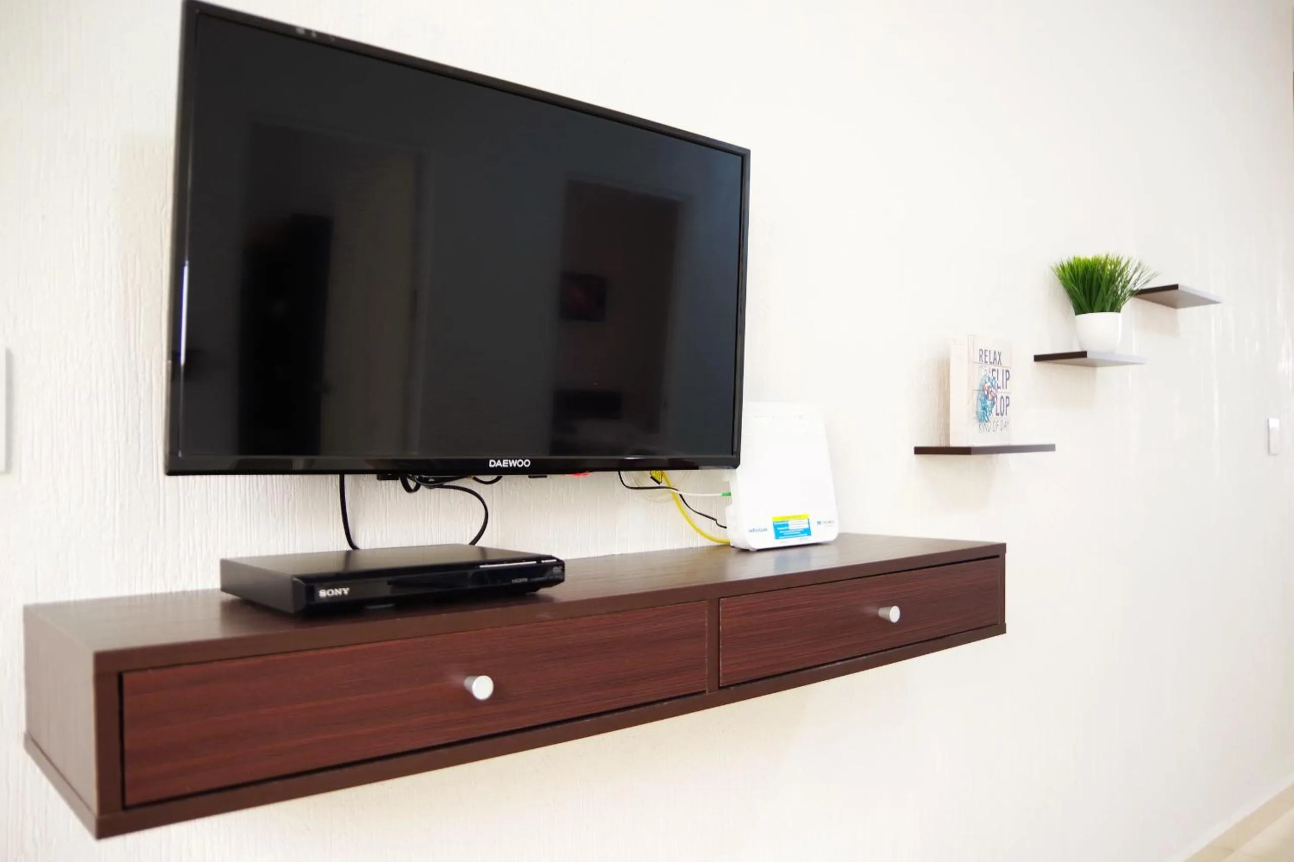 TV and multimedia in Relaxing & Quite Apt - Full Apartment