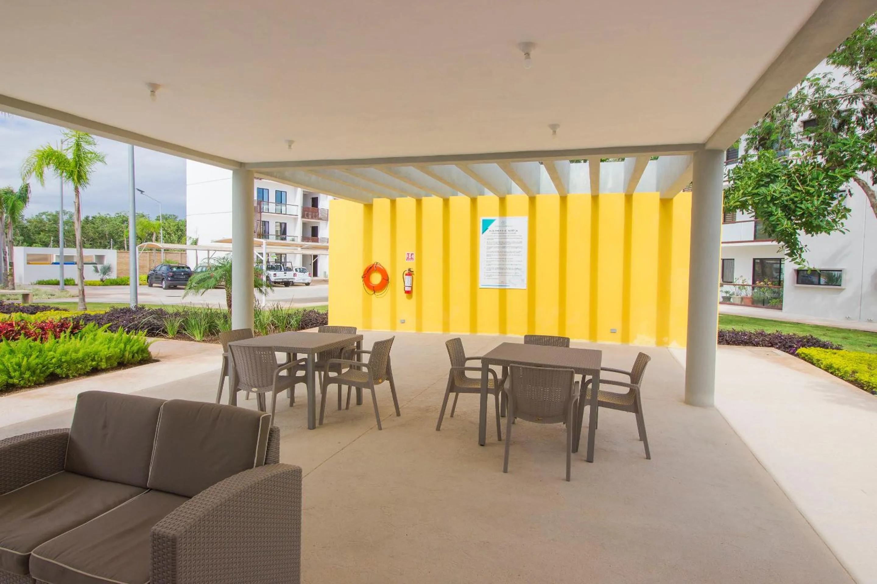 Patio in Relaxing & Quite Apt - Full Apartment