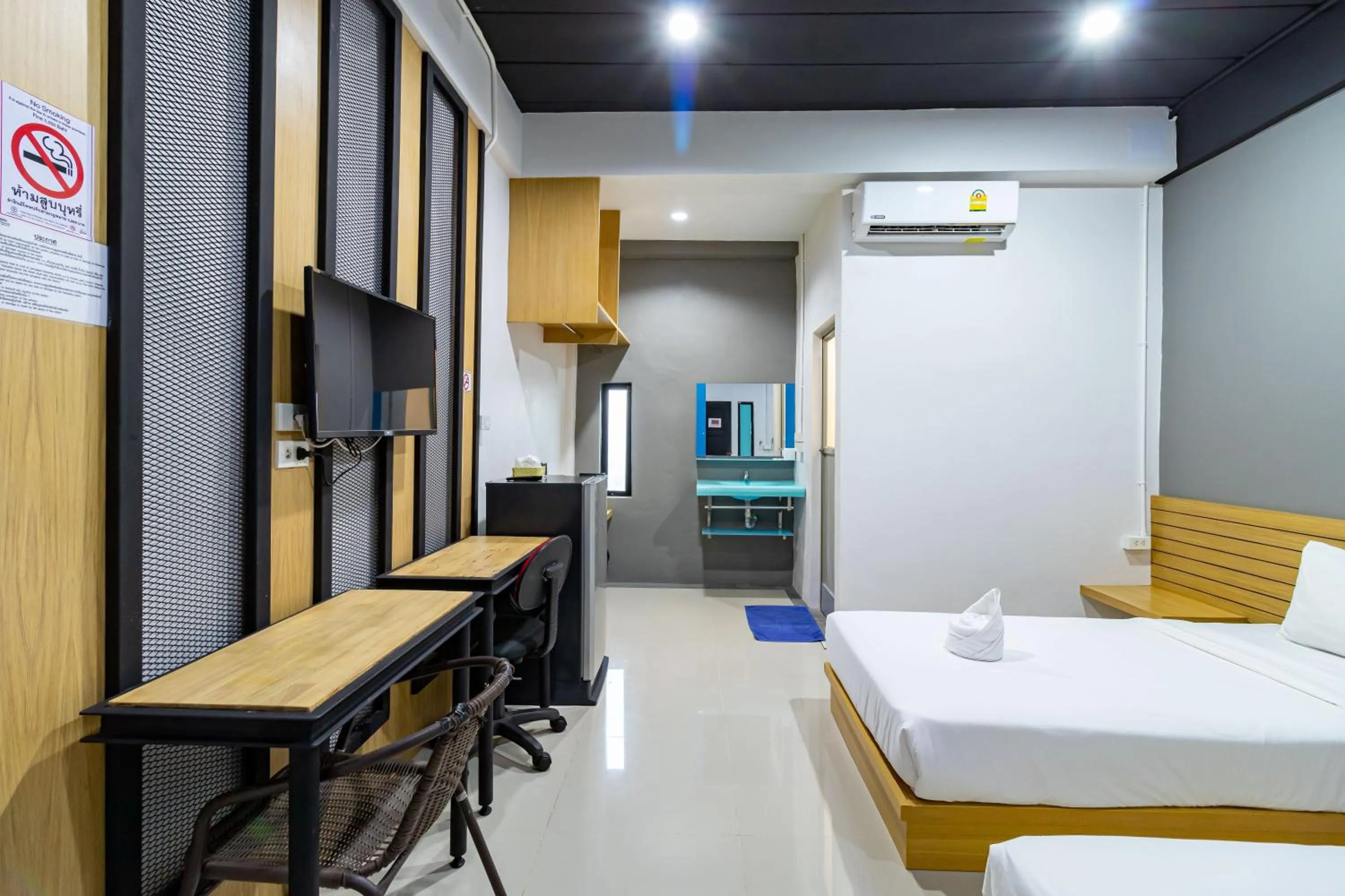 Photo of the whole room in CS Klongtoey Grand Resort