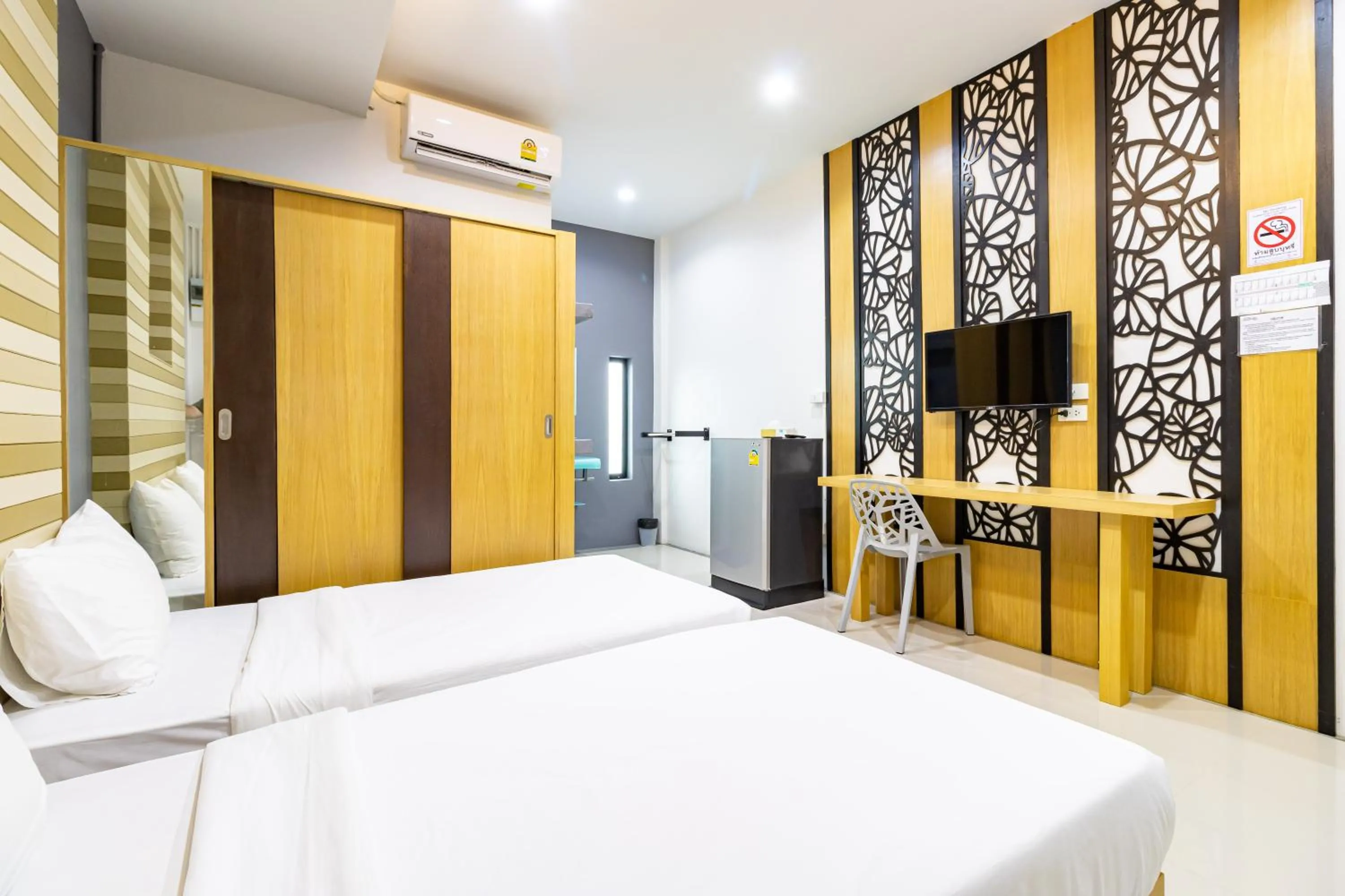 Bedroom, Bed in CS Klongtoey Grand Resort