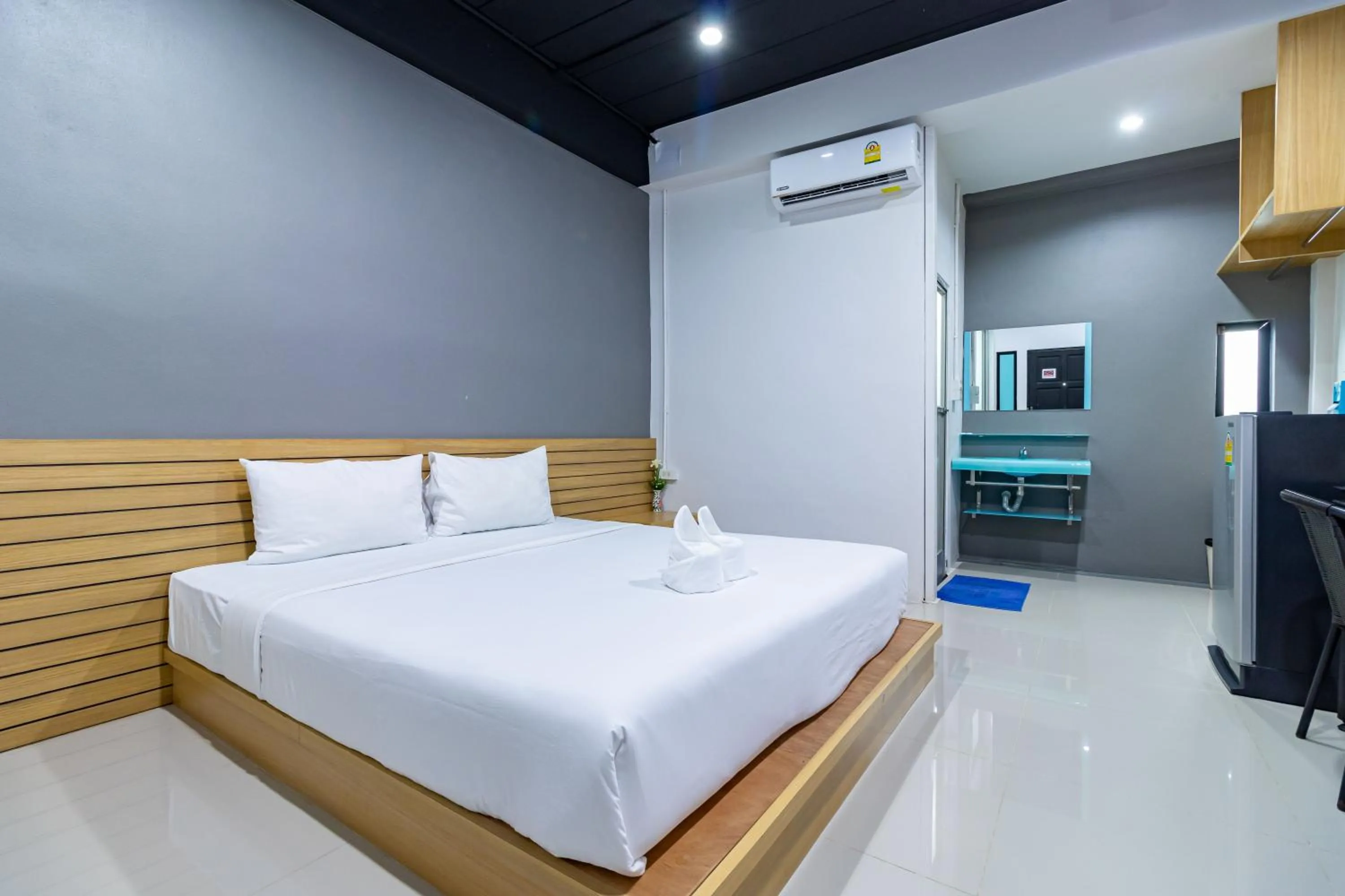 Standard Double Room in CS Klongtoey Grand Resort